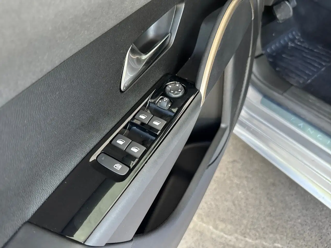 Lancia Ypsilon 2025 — фото 13