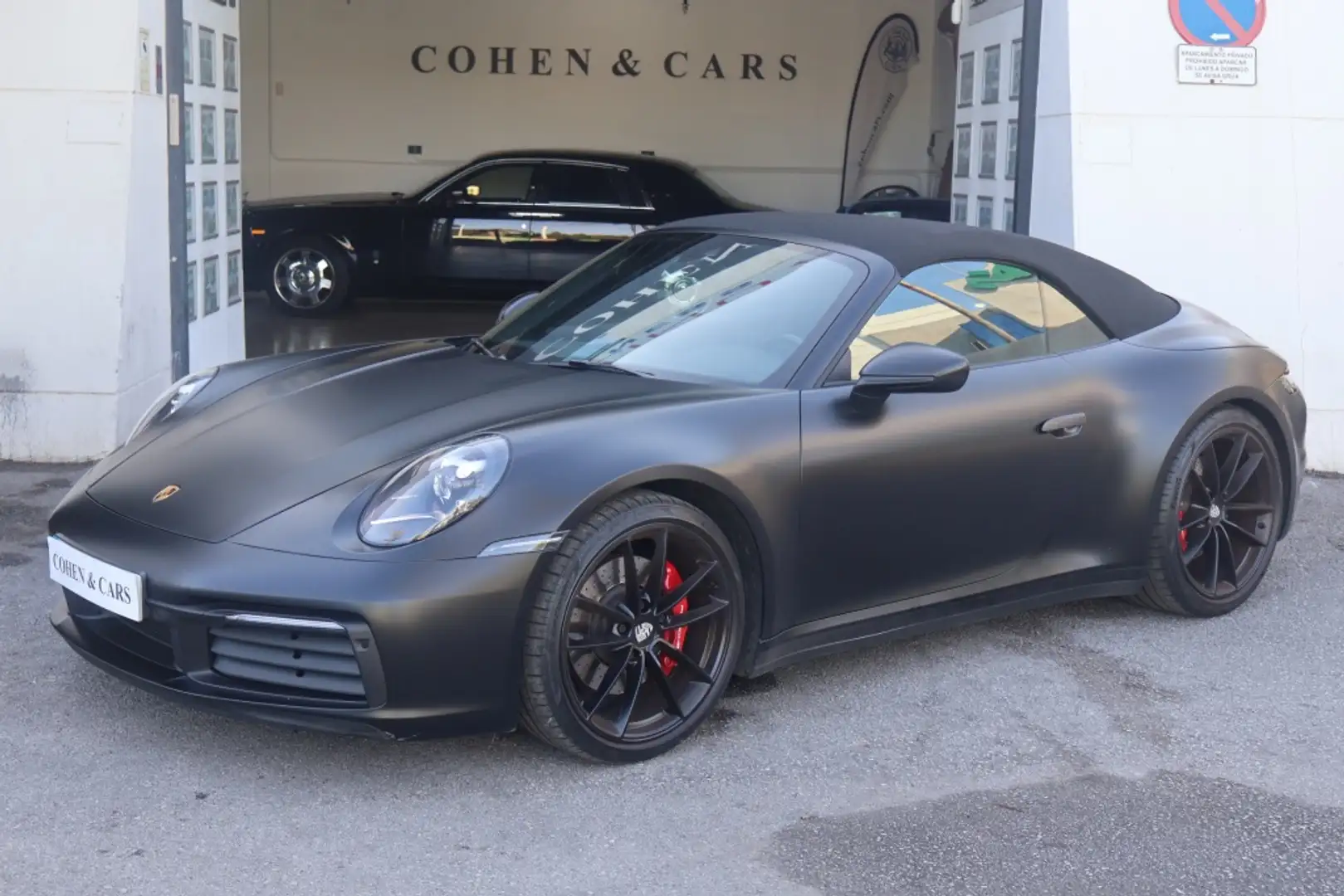 Porsche 992 Carrera 4S Cabriolet Negro - 2
