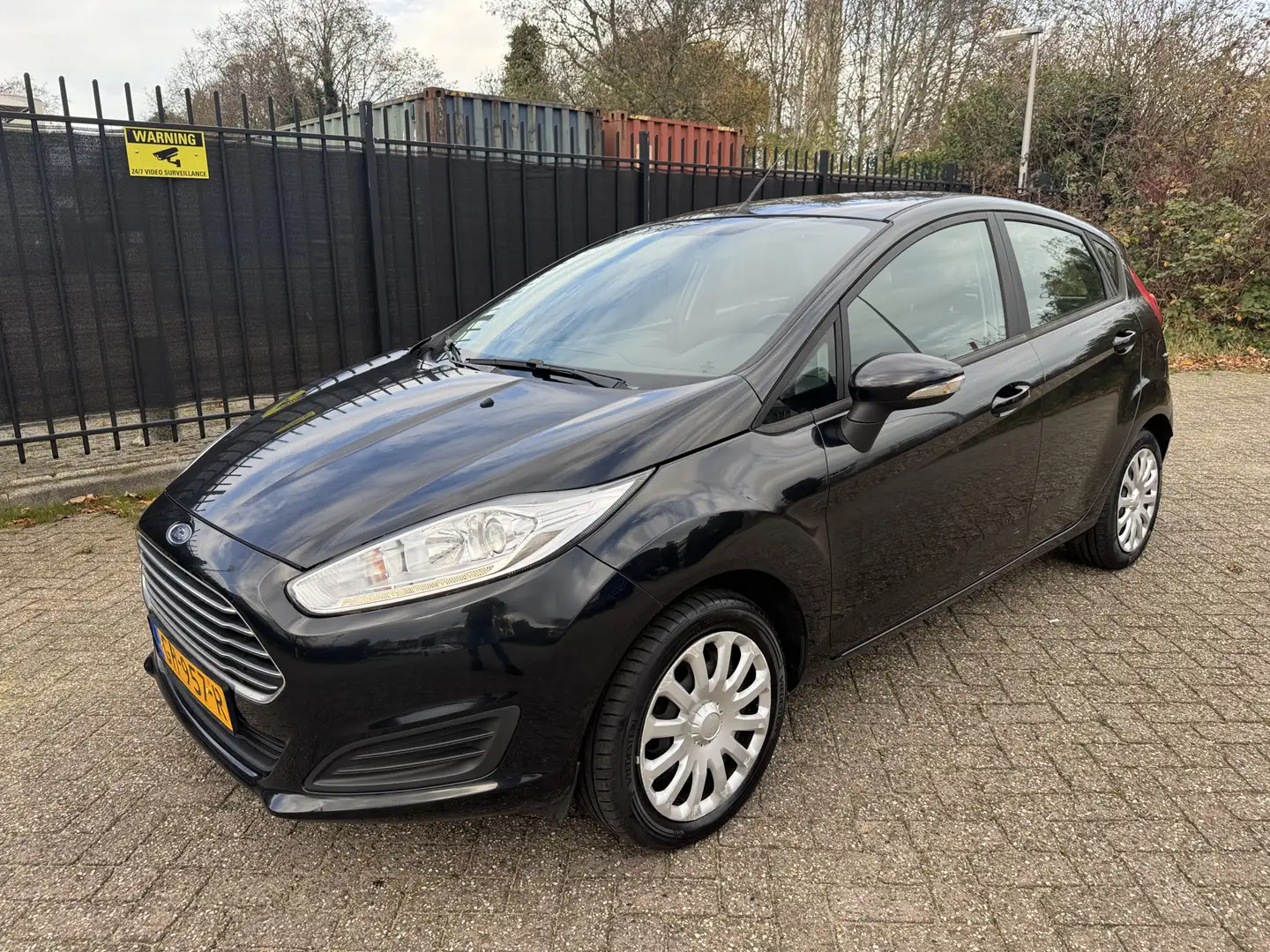 Ford Fiesta 1.0 Style 5 Drs Airco/StrBkr Noir - 1