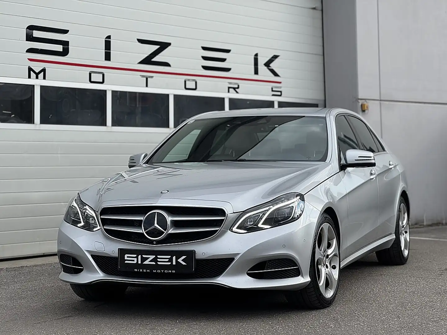 Mercedes-Benz E 350 CDI BlueTEC 4MATIC Aut.|LED|LUFT|DISTRONIC|360* Silber - 1