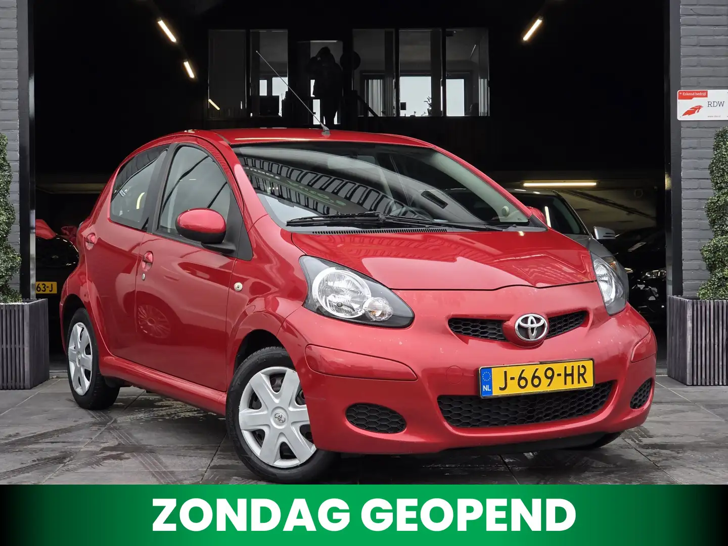 Toyota Aygo 1.0-12V Cool|Airco|El.Ramen|APK|AUX|Lage KM|5 dr Rood - 1