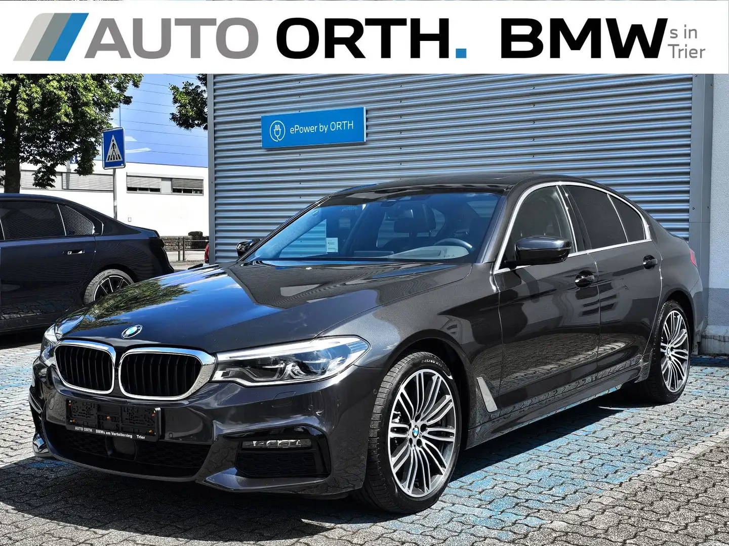 BMW 530 d SP-AUT. M-SPORT NAPPA MASSAGE+LÜFT STHZ ACC Grijs - 1