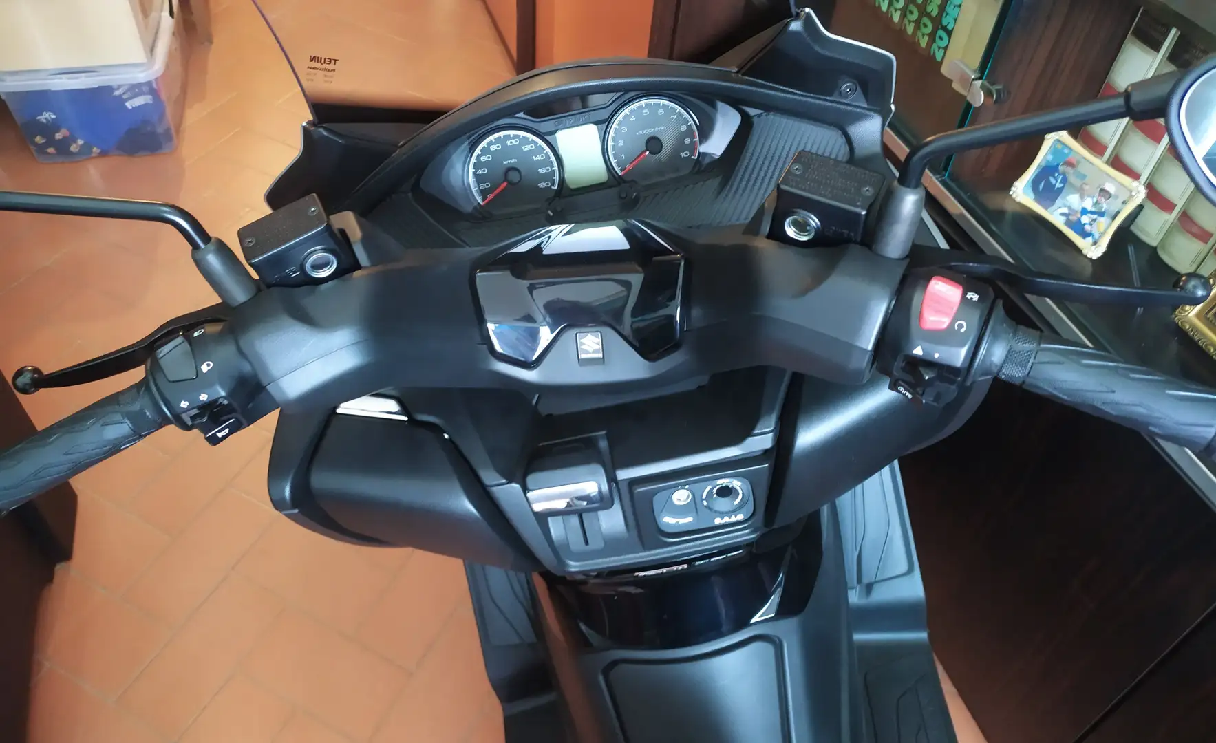 Suzuki Burgman 400 Серебристый - 2