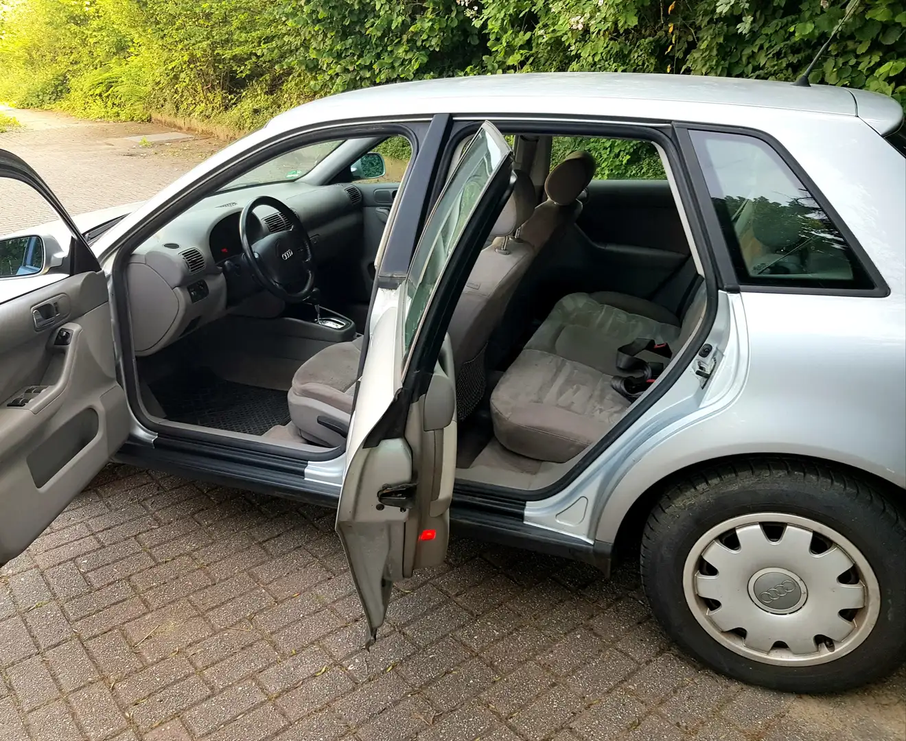 Audi A3 1.6 Ambiente Silber - 2