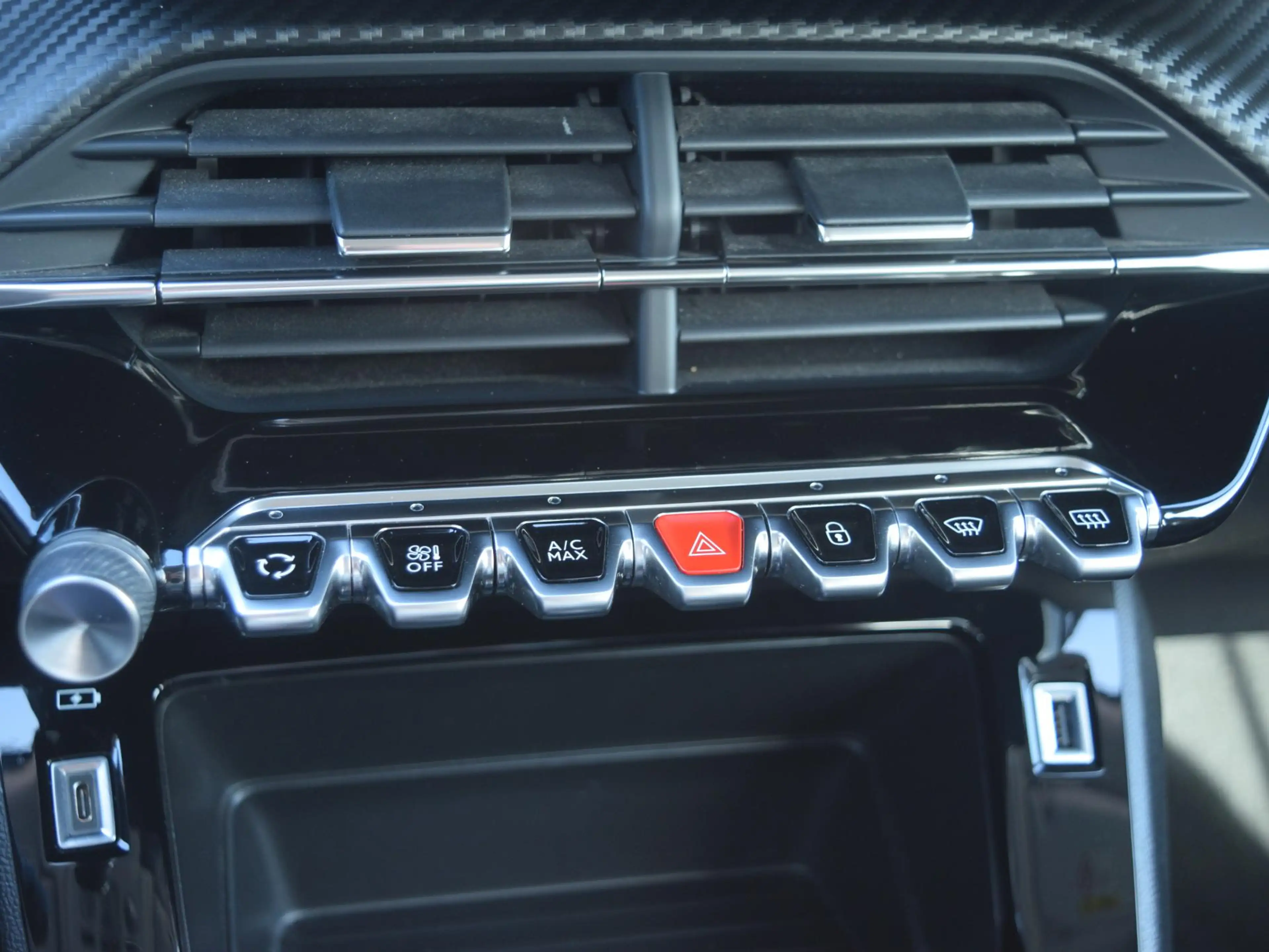 Peugeot e-2008 EV Active 50 kWh | CLIMATE CONTROL | PARKEERSENSOR — photo 15