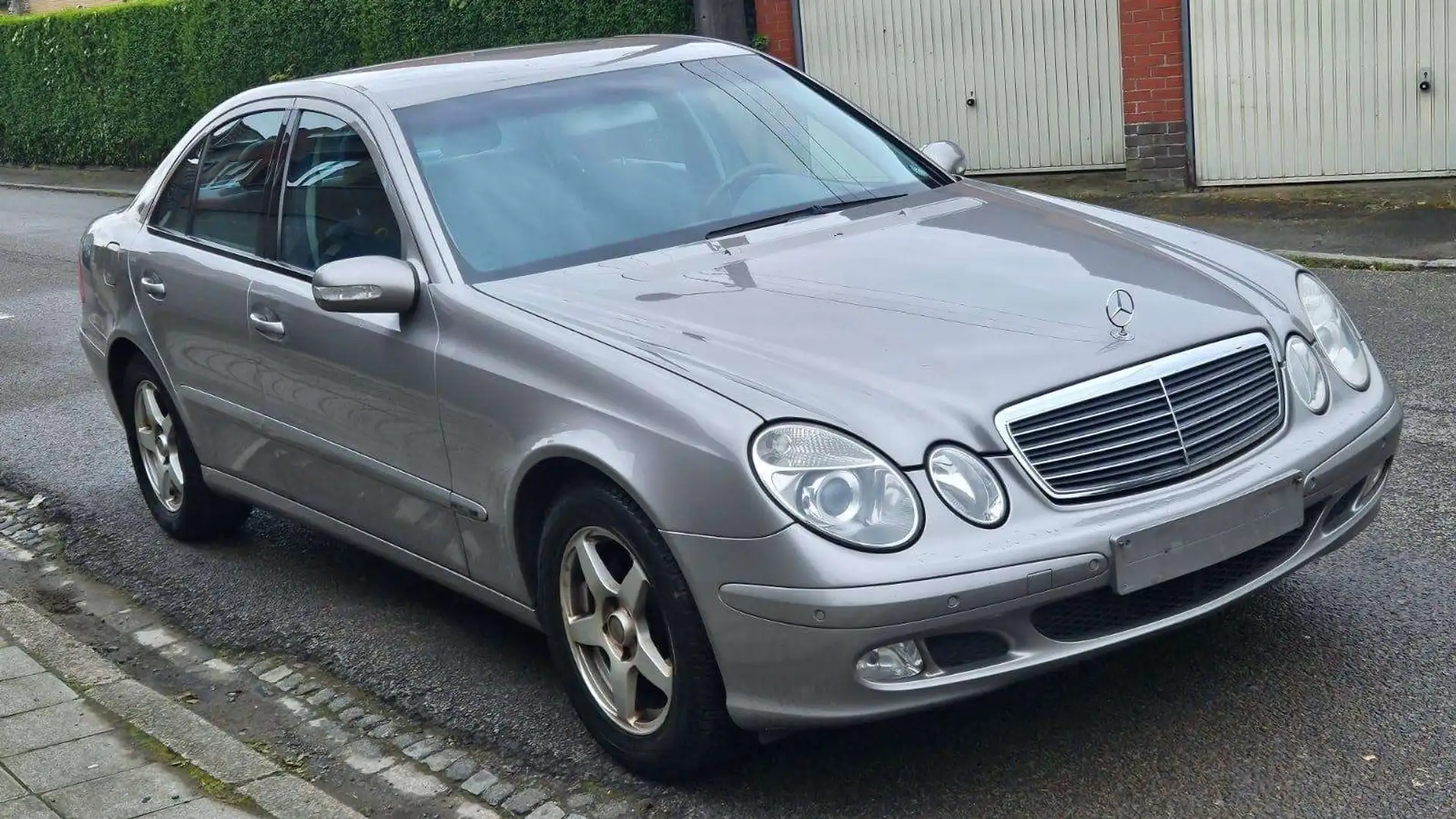 Mercedes-Benz E 200 Kompressor Elegance Grey - 1