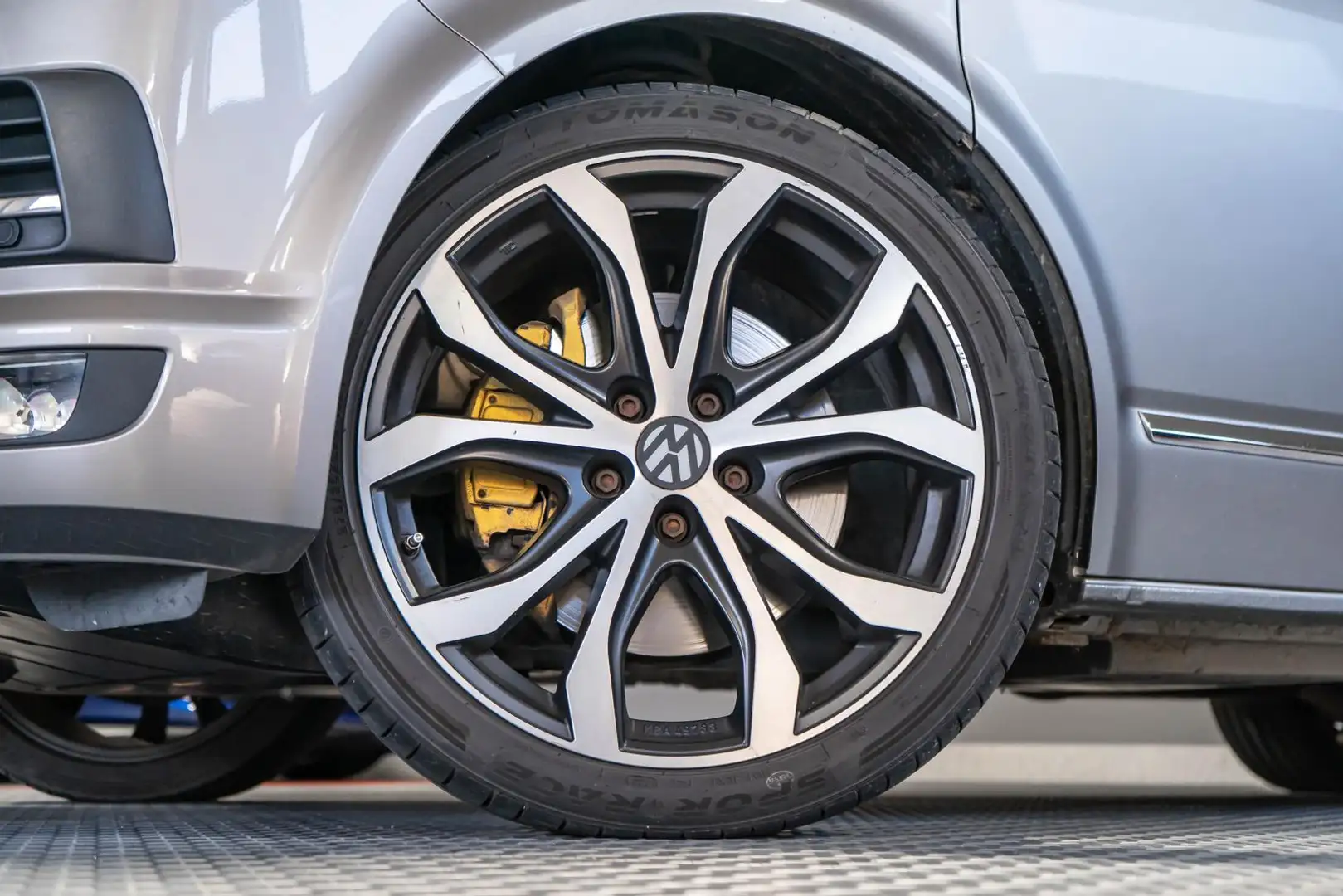 Volkswagen T6 Multivan T6 2.0 TDI Multivan Generation Six 4M AHK STHZ Bílá - 2