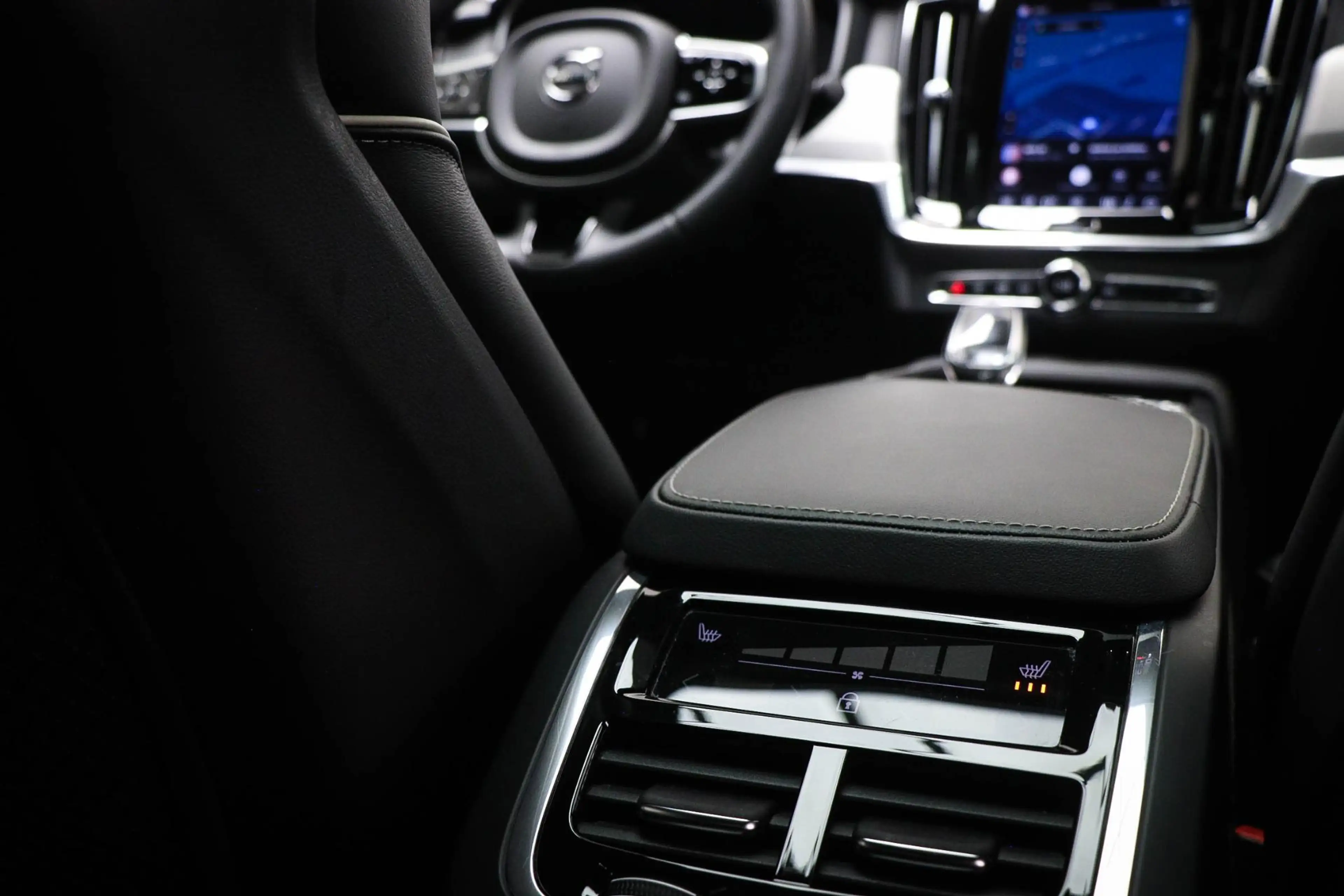 Volvo S90 2.0 B5 Ultimate Dark | Luchtvering | Bower & Wilki — photo 3