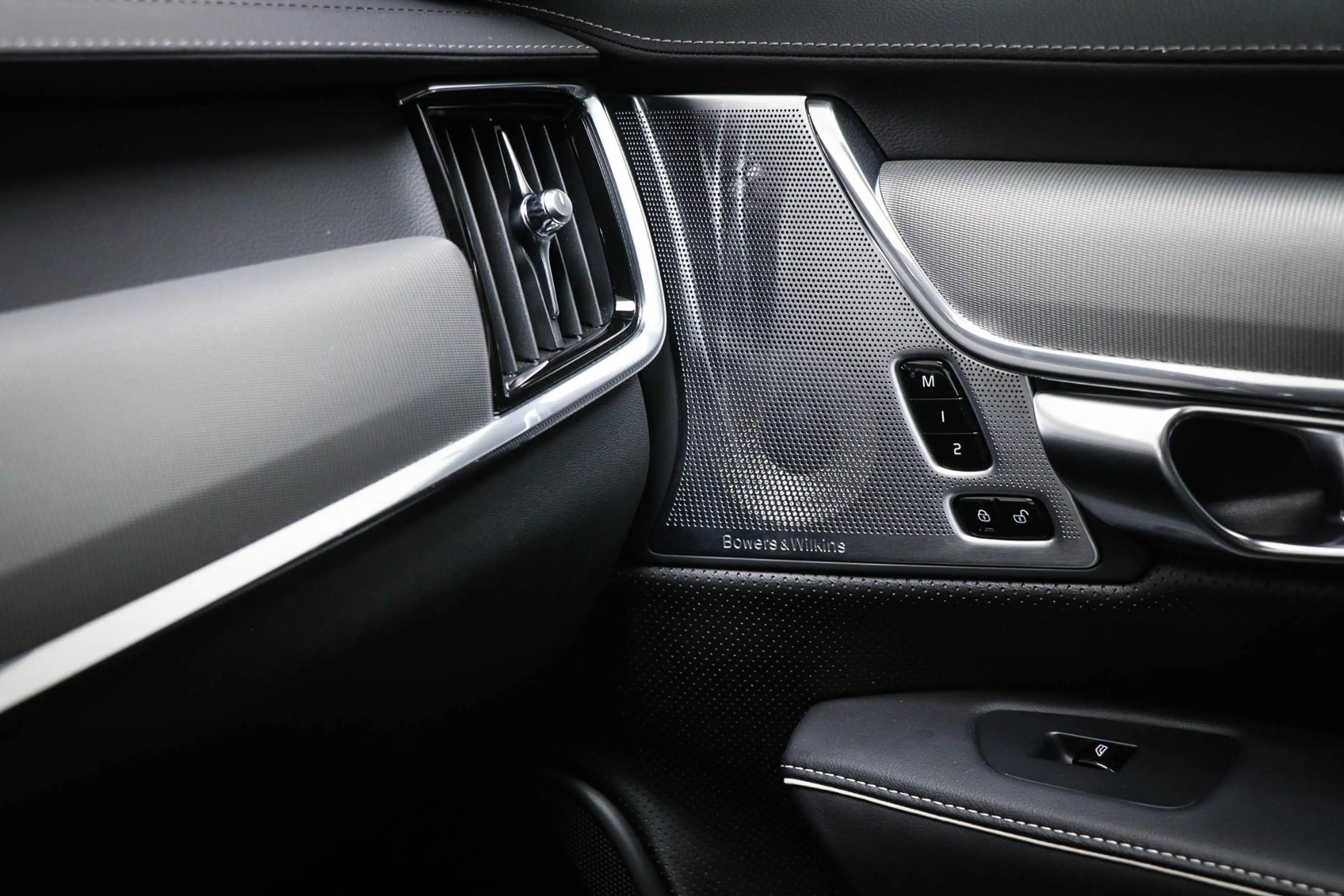 Volvo S90 2.0 B5 Ultimate Dark | Luchtvering | Bower & Wilki — photo 9