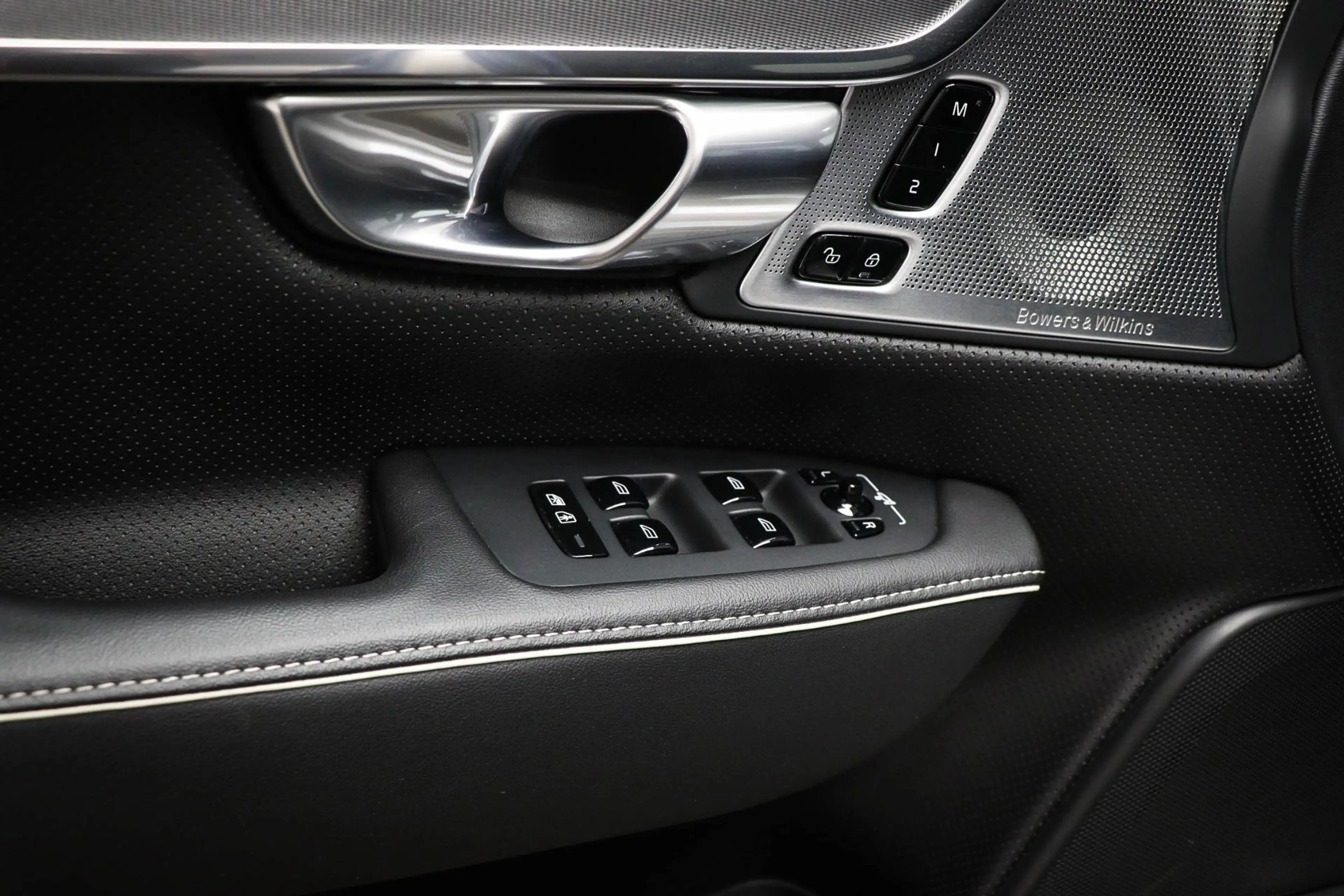 Volvo S90 2.0 B5 Ultimate Dark | Luchtvering | Bower & Wilki — photo 30