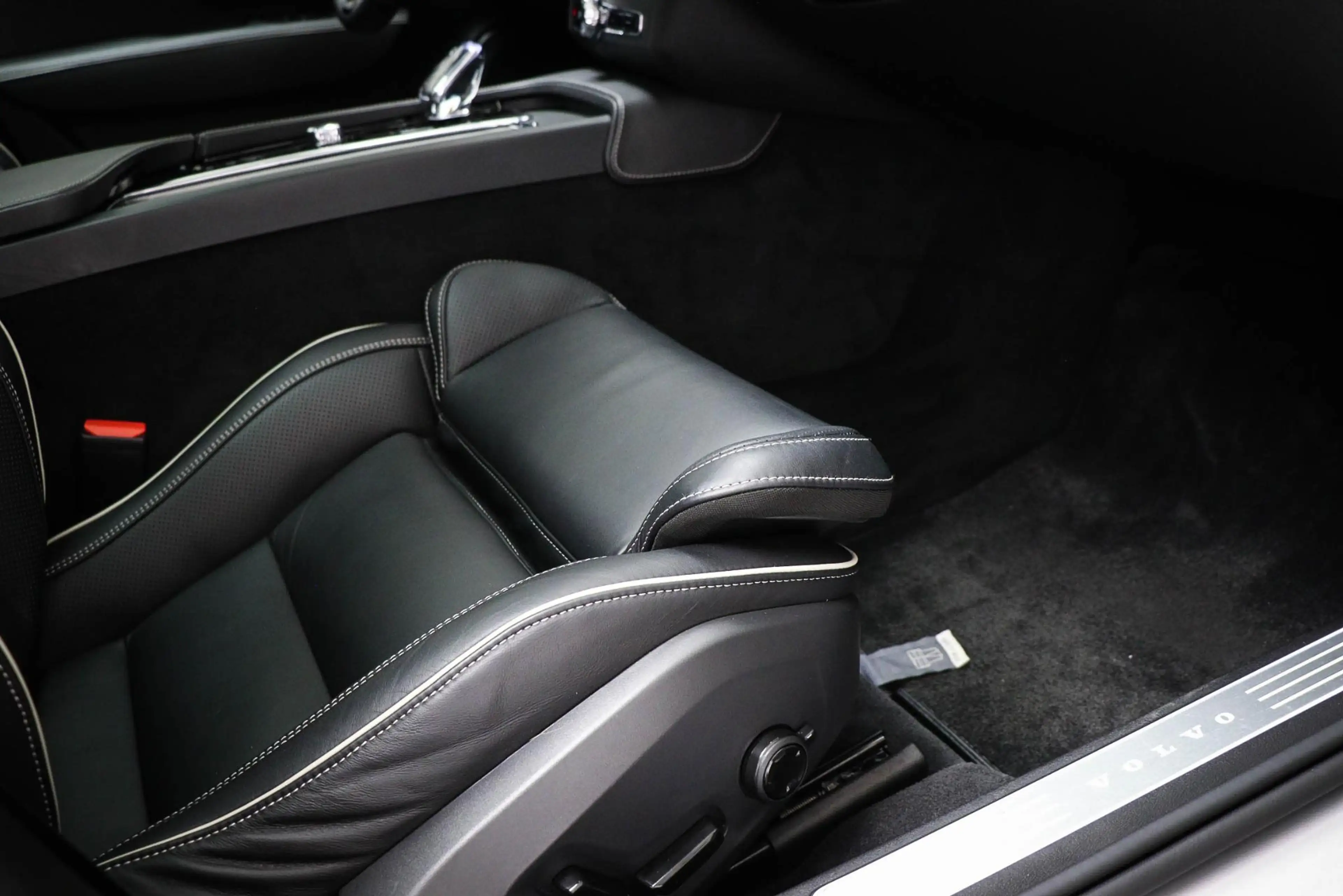 Volvo S90 2.0 B5 Ultimate Dark | Luchtvering | Bower & Wilki — photo 13