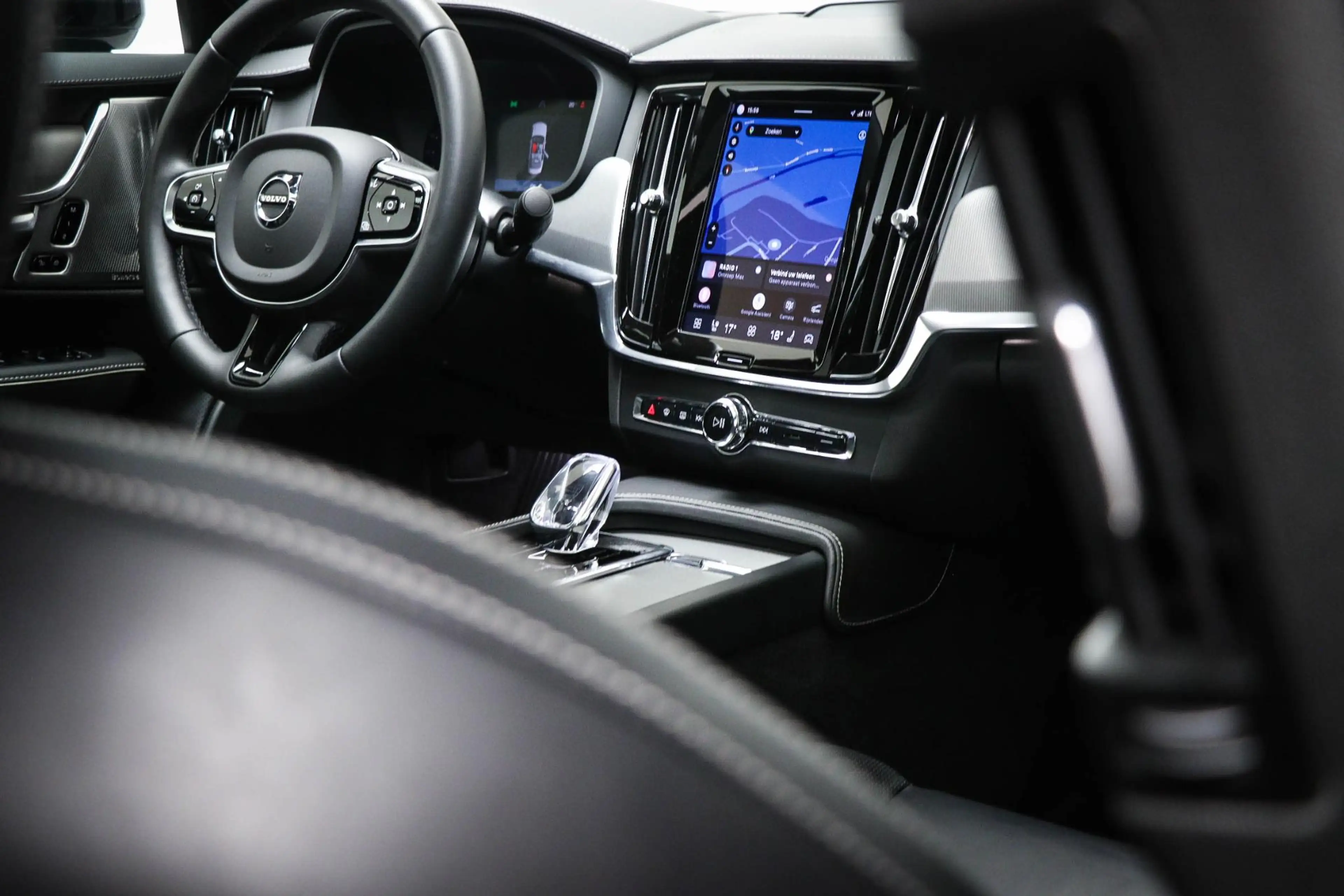 Volvo S90 2.0 B5 Ultimate Dark | Luchtvering | Bower & Wilki — photo 16