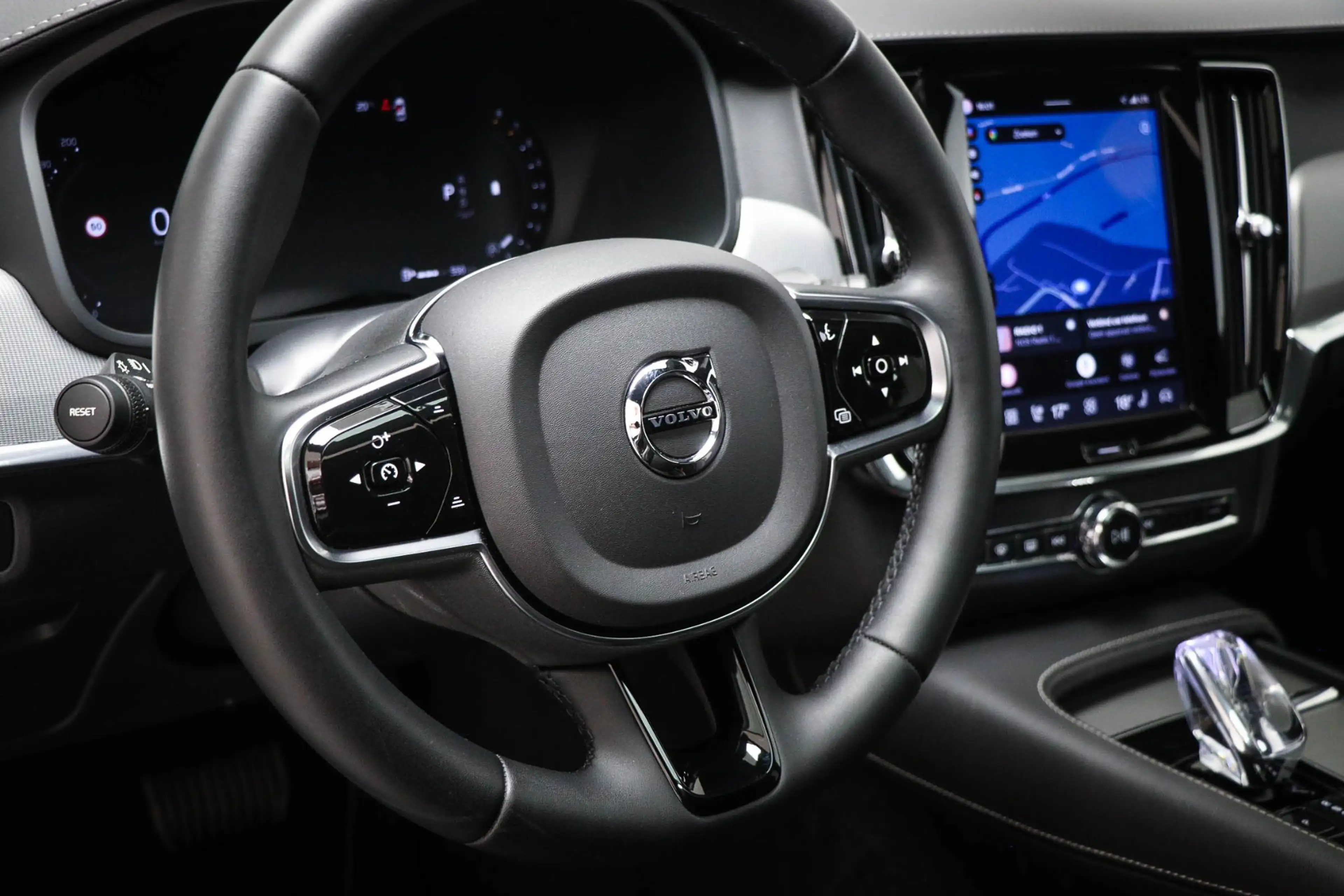 Volvo S90 2.0 B5 Ultimate Dark | Luchtvering | Bower & Wilki — photo 34