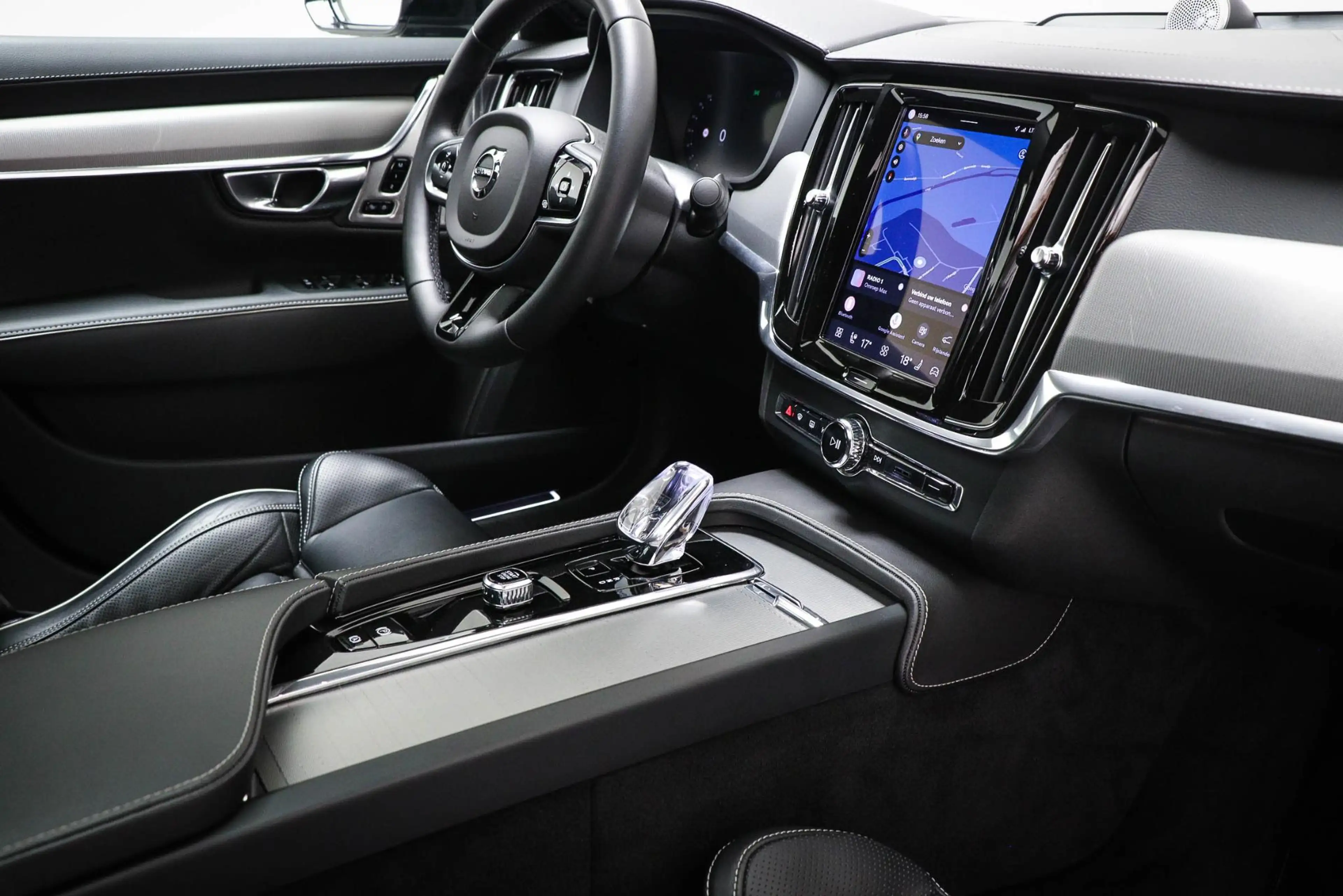 Volvo S90 2.0 B5 Ultimate Dark | Luchtvering | Bower & Wilki — photo 4