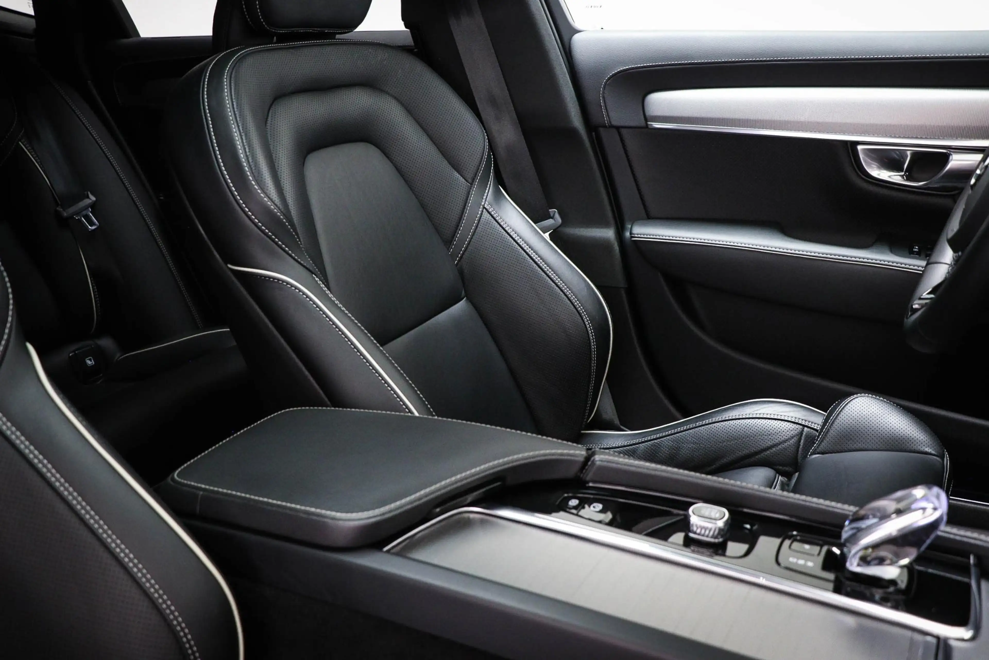 Volvo S90 2.0 B5 Ultimate Dark | Luchtvering | Bower & Wilki — photo 12