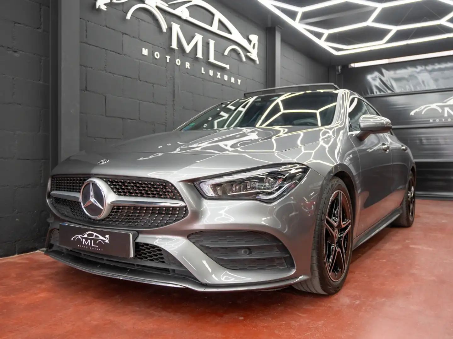 Mercedes-Benz CLA 250 4Matic 7G-DCT Gris - 1