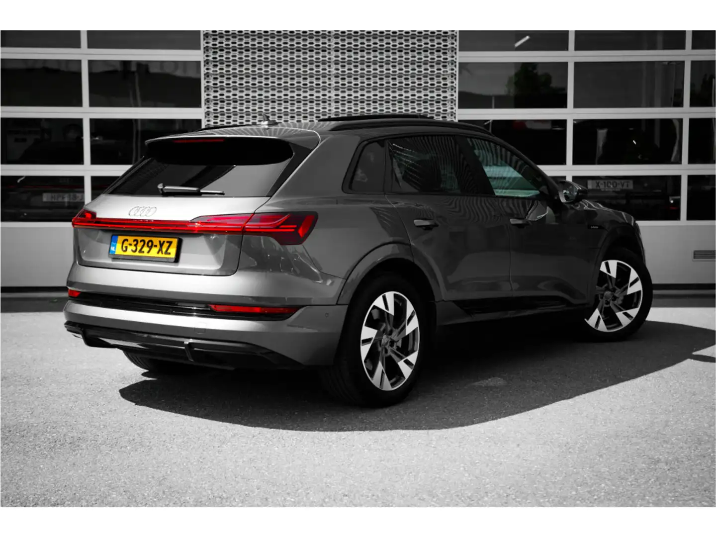 Audi e-tron 50 quattro 313pk Launch edition Black Panoramadak Gris - 2
