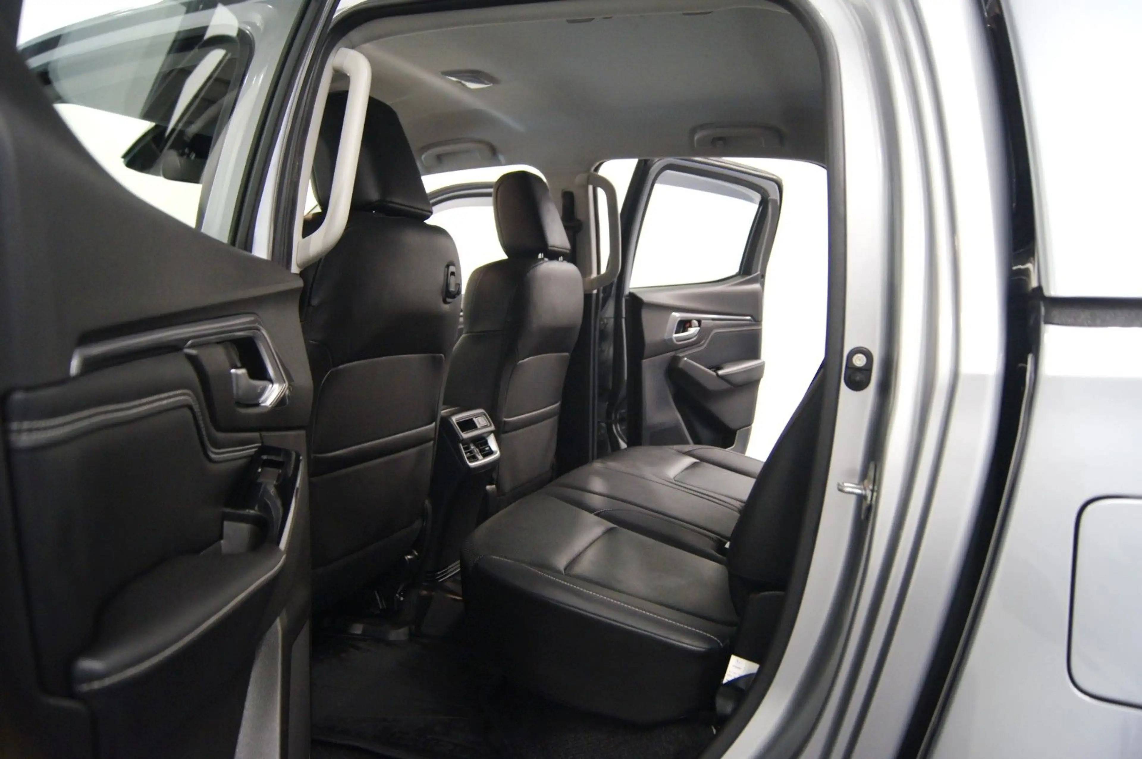 Isuzu D-Max Duble Cab 4WD LSE|NAV|SHZ|AHK|LED — photo 8