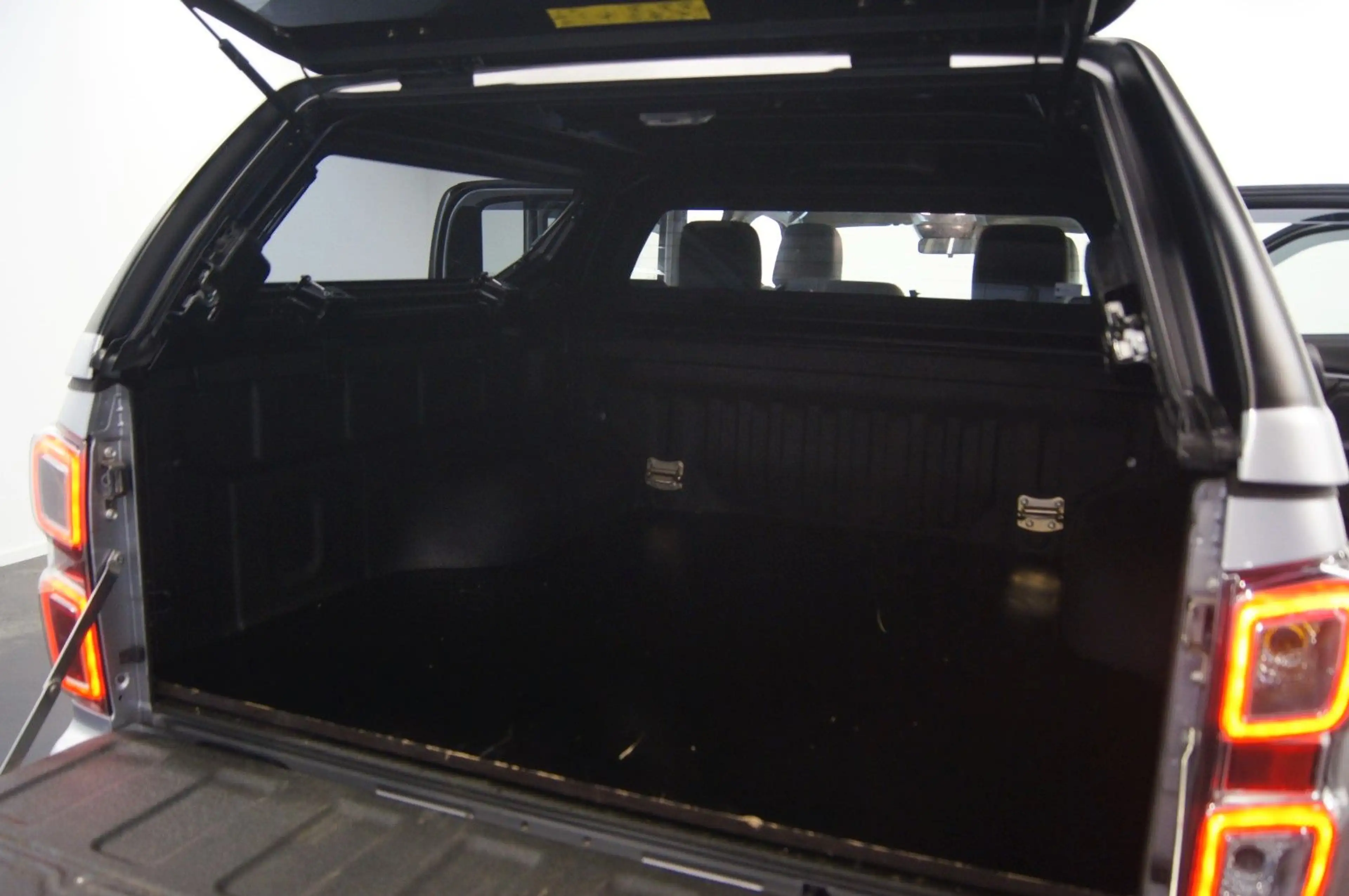 Isuzu D-Max Duble Cab 4WD LSE|NAV|SHZ|AHK|LED — photo 11
