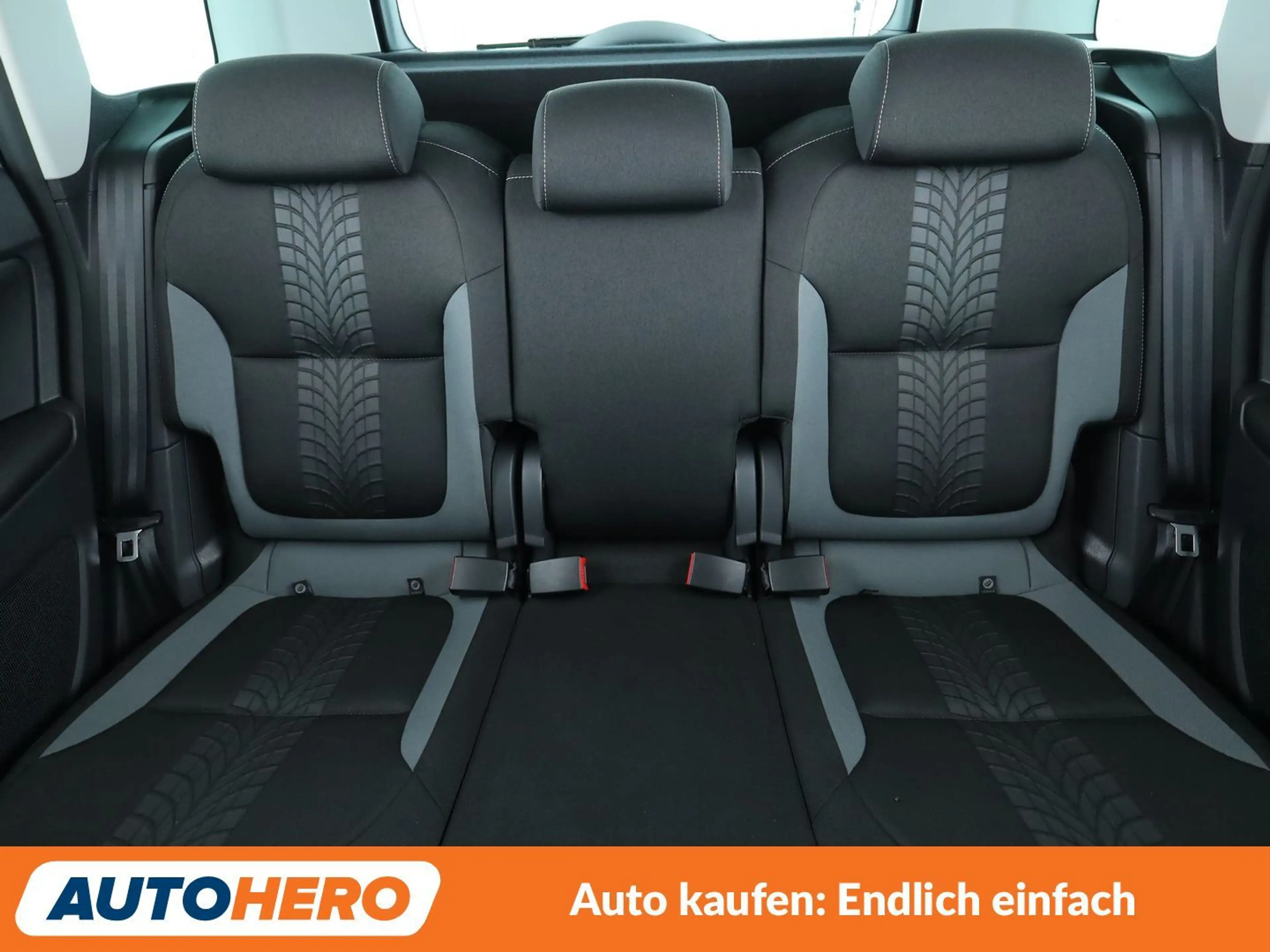 Skoda Yeti 2.0 TDI Ambition Outdoor 4x4*NAVI*XENON*PDC* — photo 15