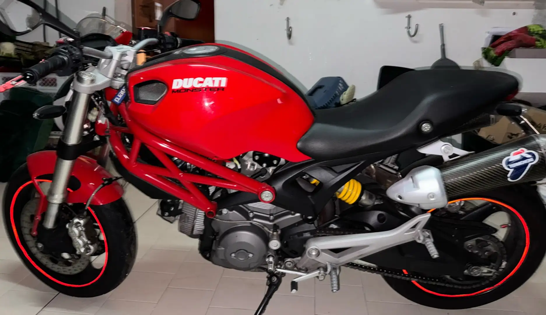 Ducati Monster 696 Roşu - 1