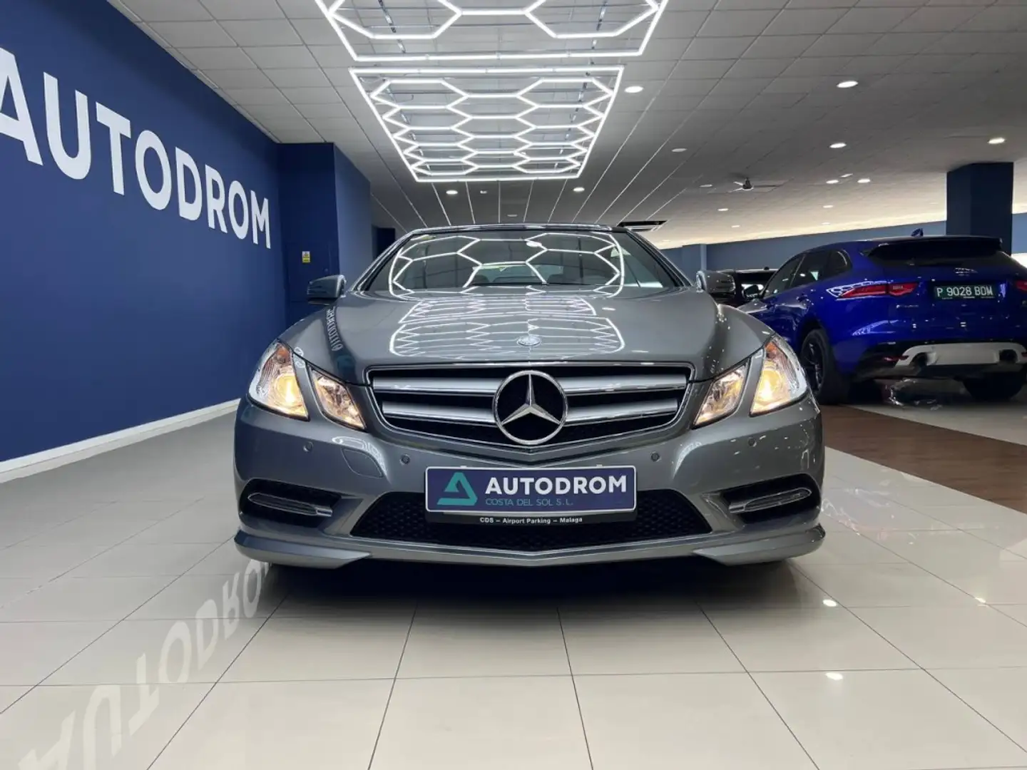 Mercedes-Benz E 200 Cabrio CGI BE 7G Plus (9.75) Gris - 2