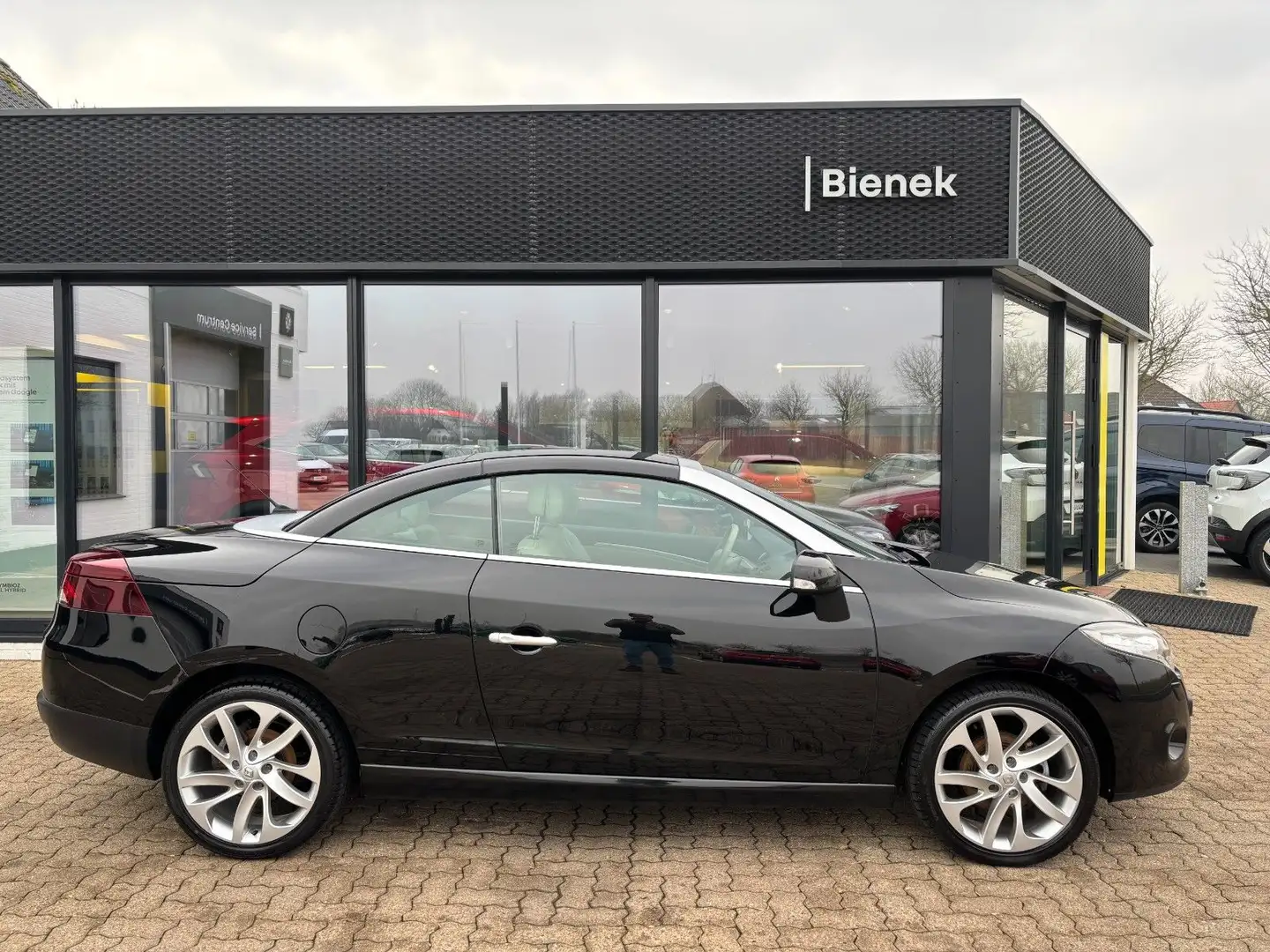 Renault Megane Coupé-Cabriolet TCe 130 Luxe Zwart - 1