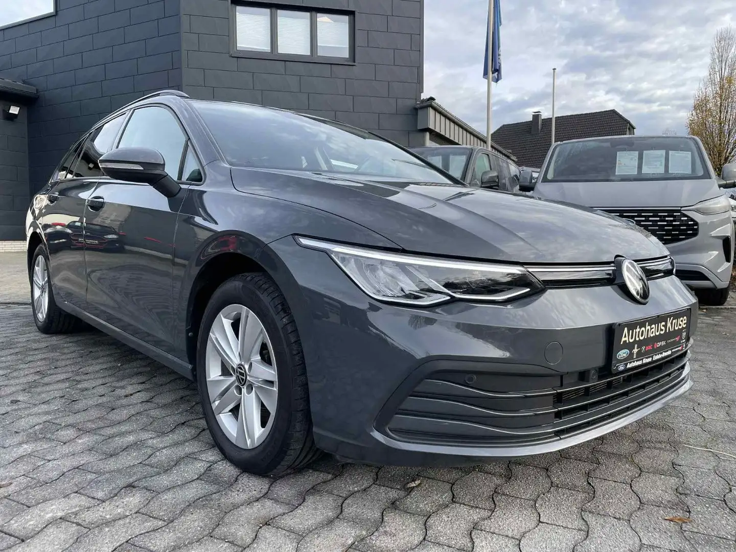 Volkswagen Golf VIII Variant Life Aut. 2.0 TDI 110 kW Gris - 2