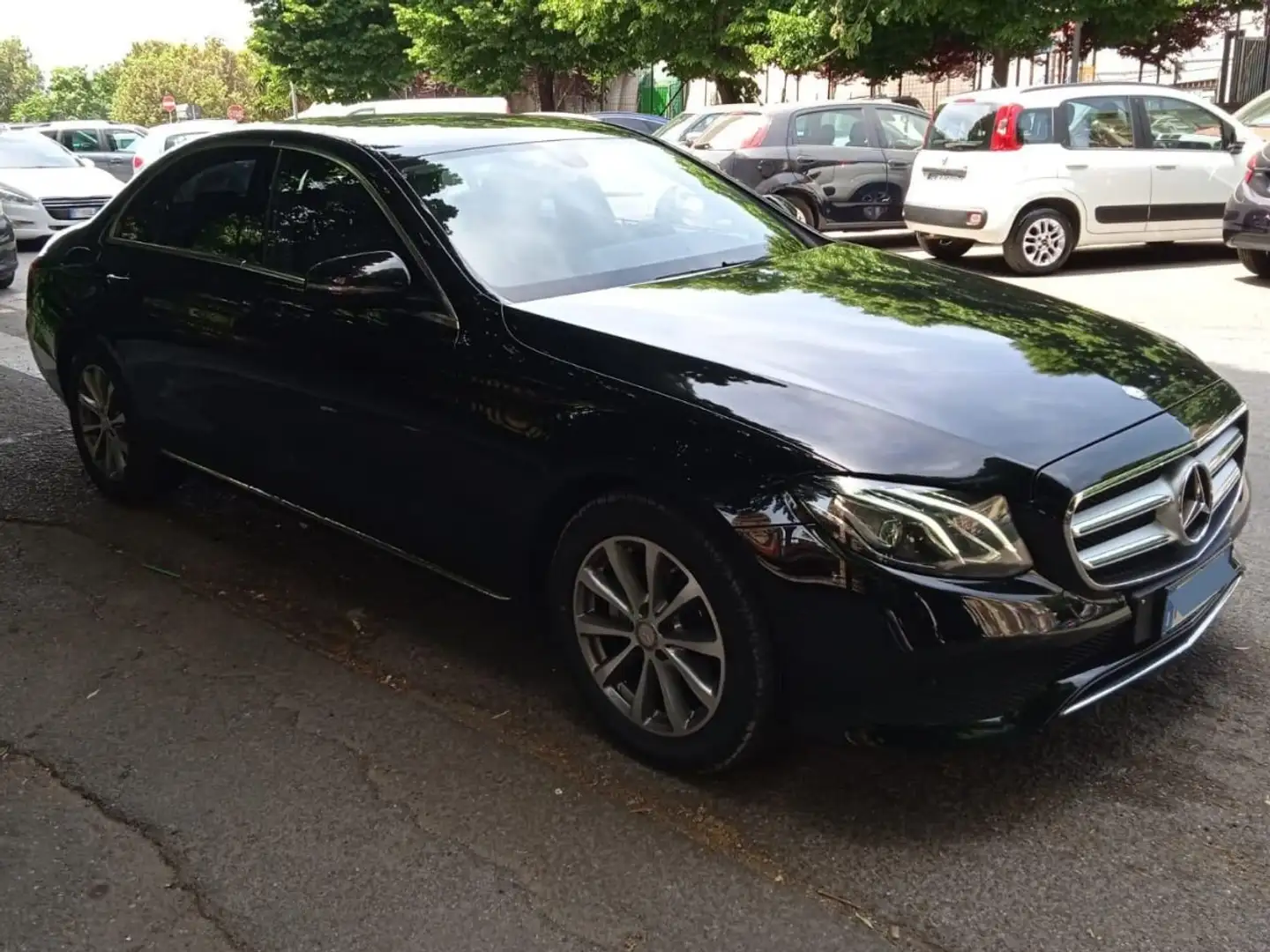Mercedes-Benz E 220 E 220 bt Premium auto Noir - 1
