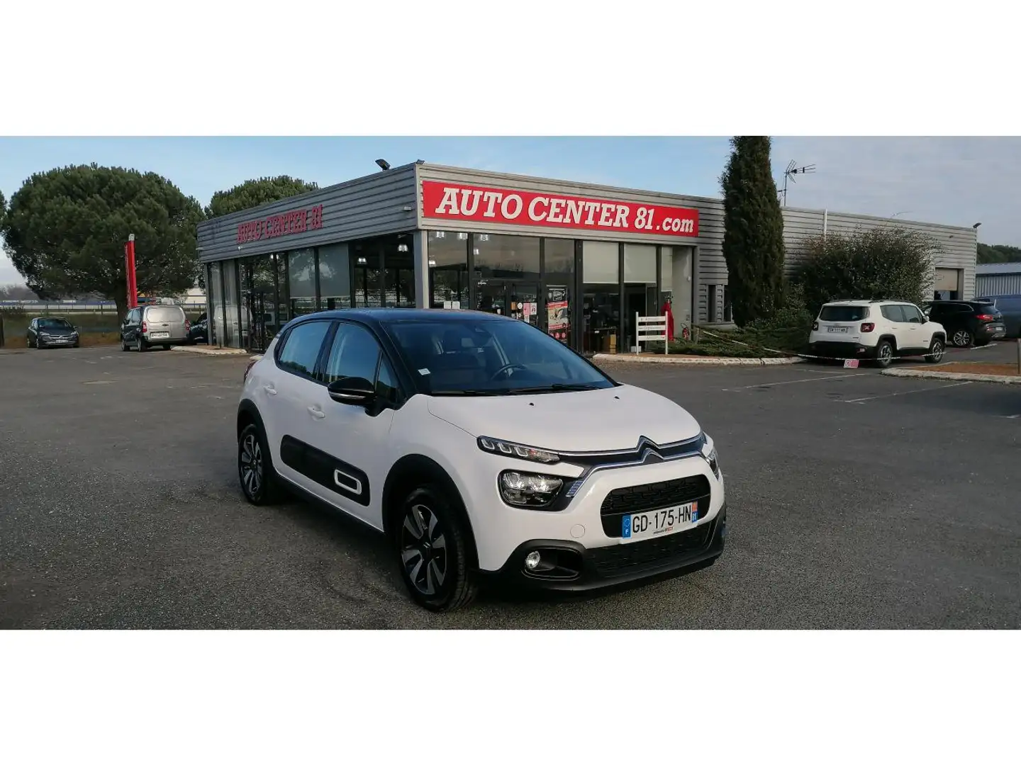 Citroen C3 1.2 PureTech 83 Shine +CAMERA+GPS+JANTES 16 Blanc - 1