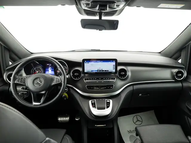 Mercedes-Benz V-Class view 9