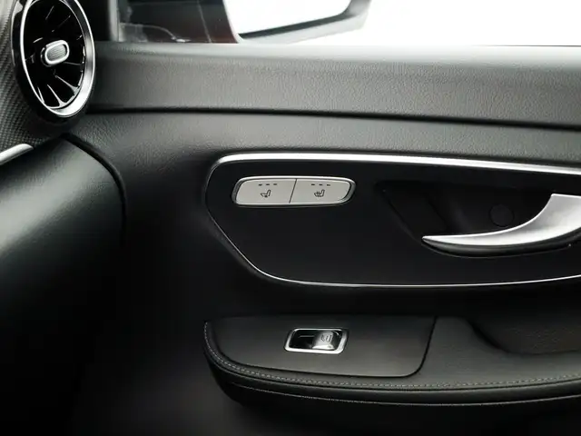 Mercedes-Benz V-Class view 14