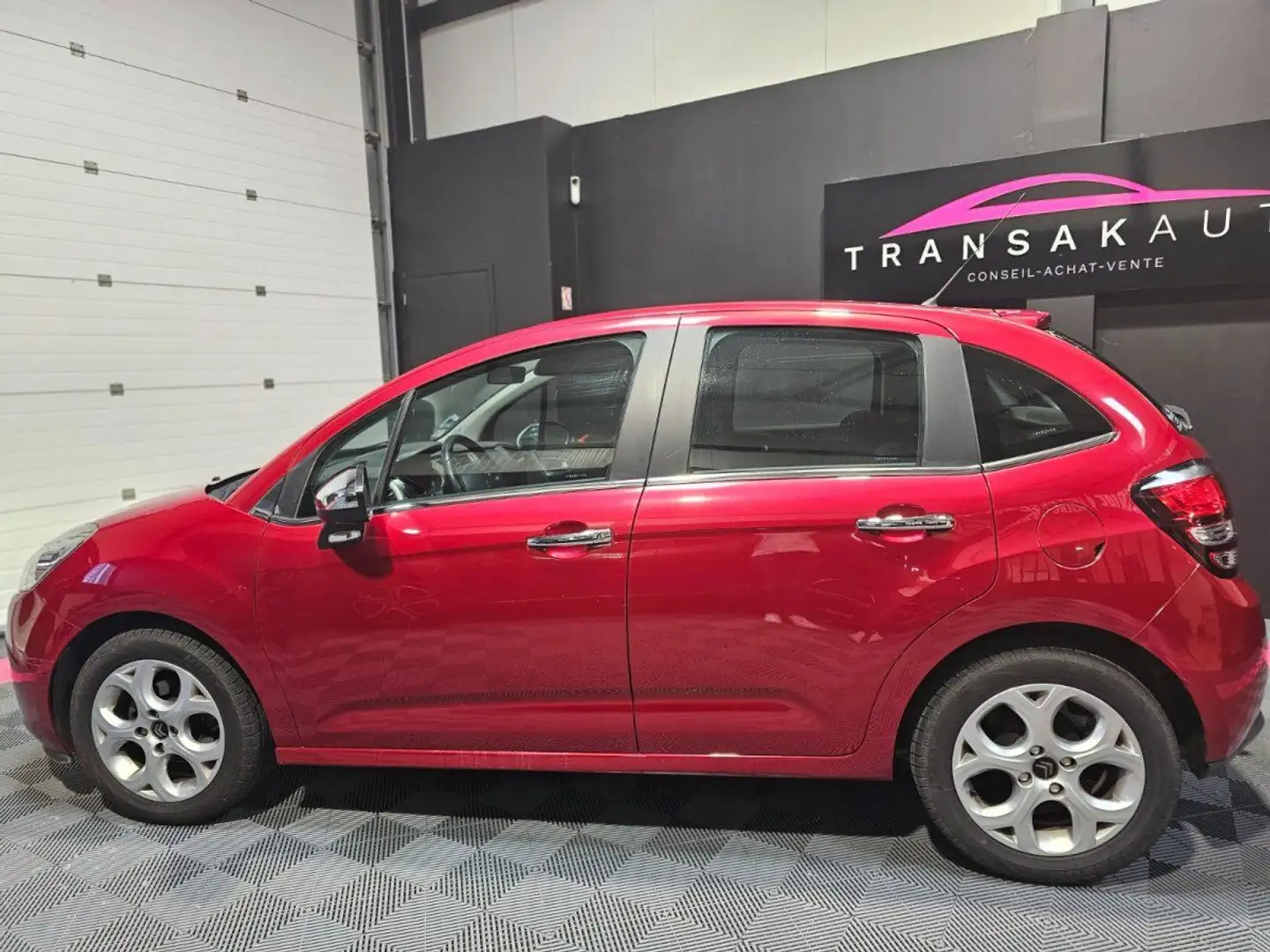 Citroen C3 PureTech 82 Feel Edition Rouge - 2