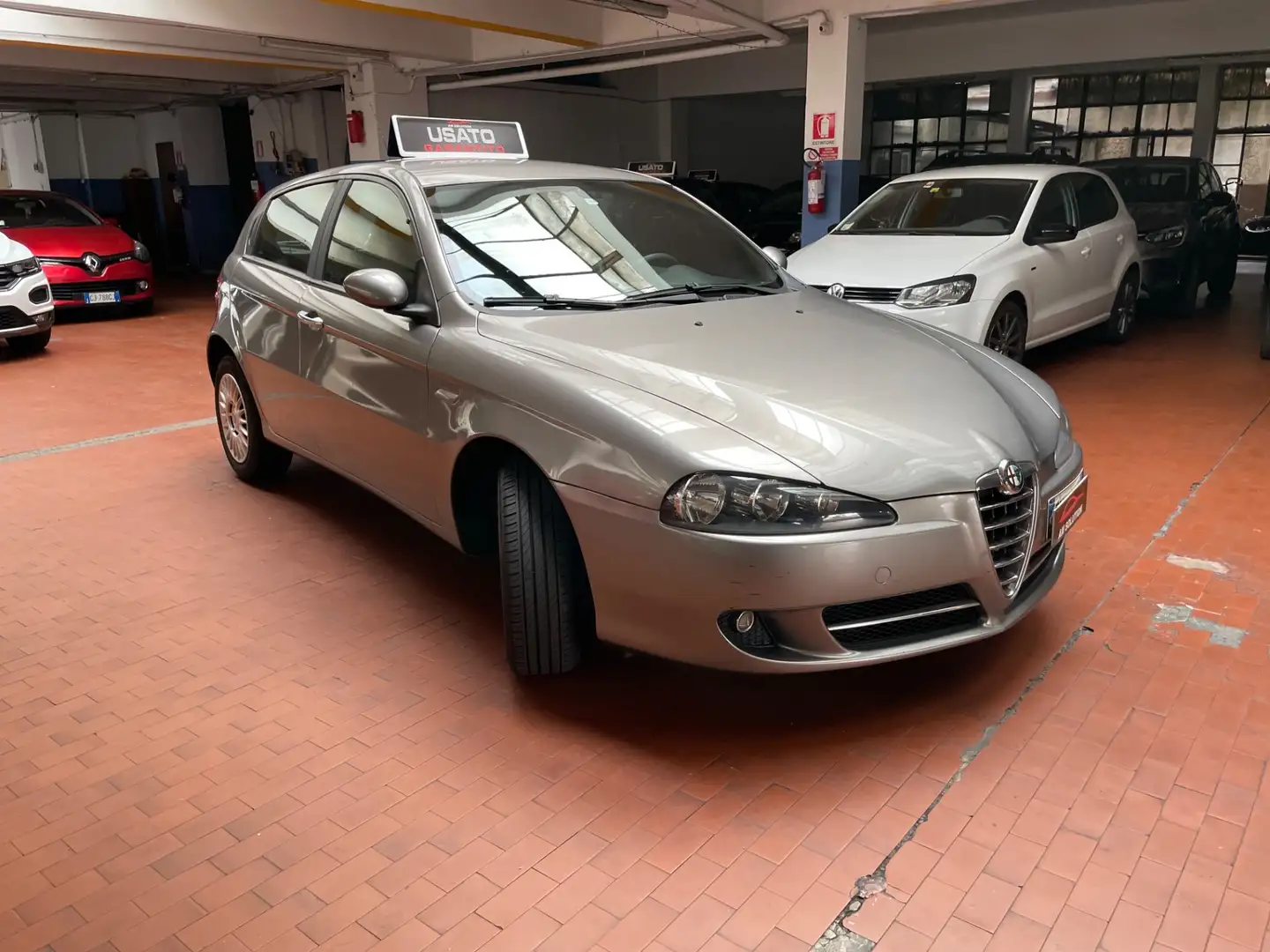Alfa Romeo 147 147 1.6 Neopatentati Gris - 2