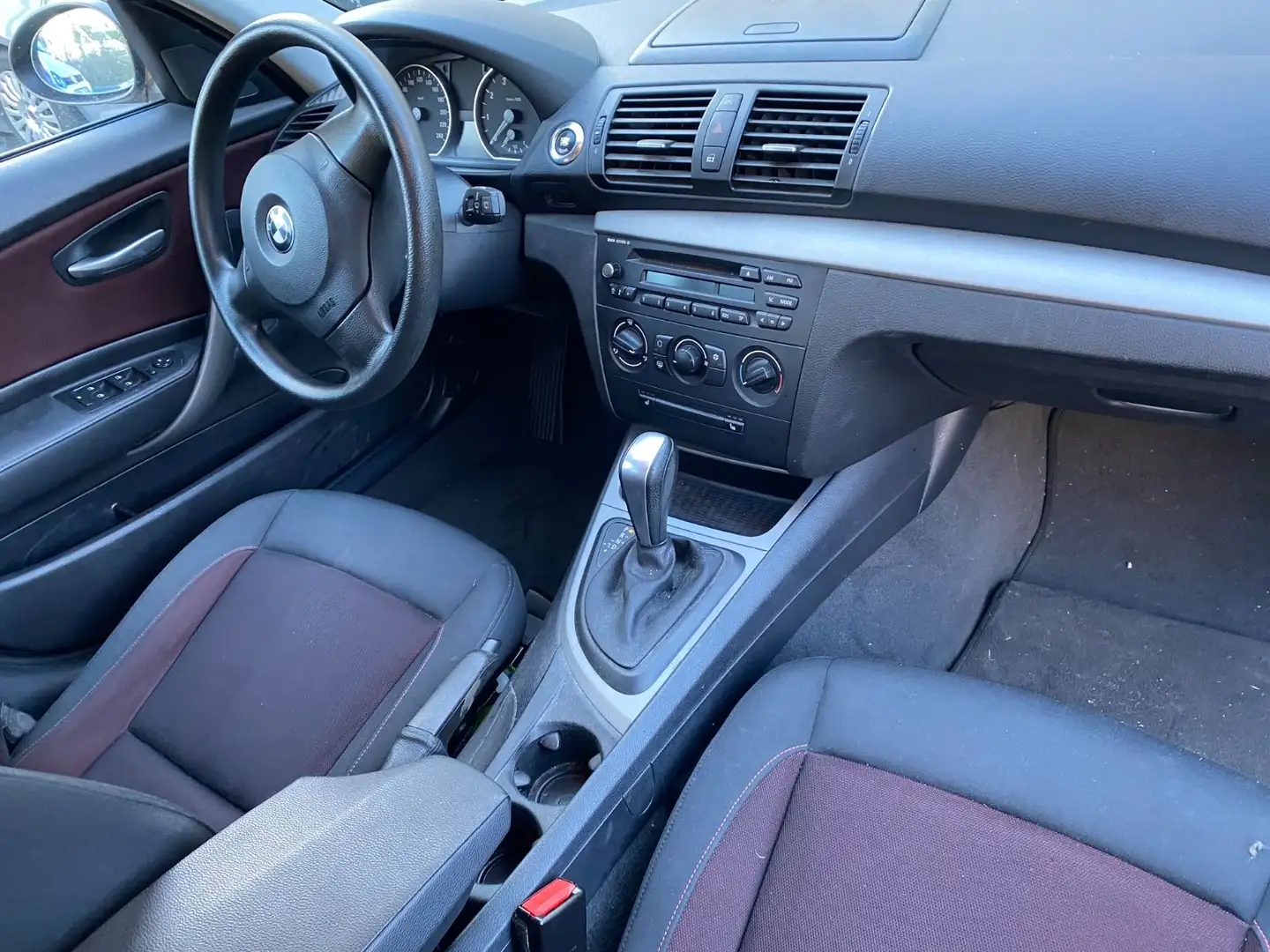 BMW 118 iAutomatik PDC 01708044052 Klima Xenon Euro 4 Schwarz - 2