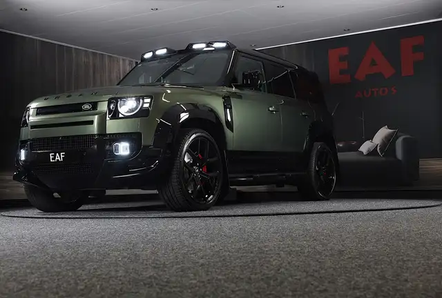 Land Rover Defender view 4