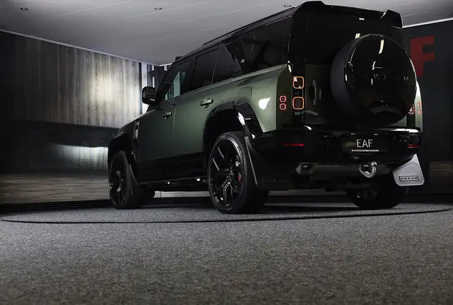 Land Rover Defender view 3