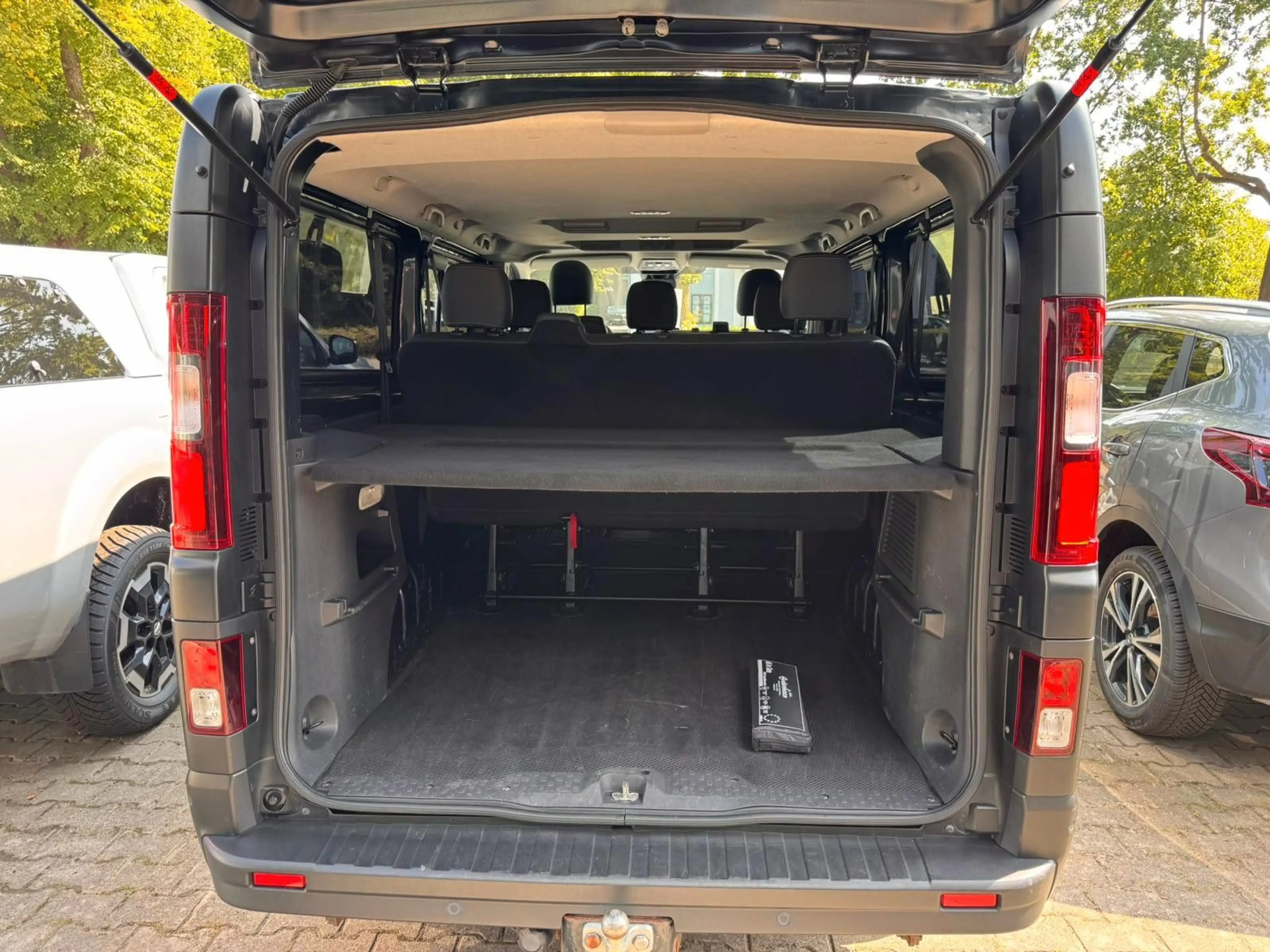 Nissan Primastar Kombi L2H1 3,0t N-Connecta — photo 6