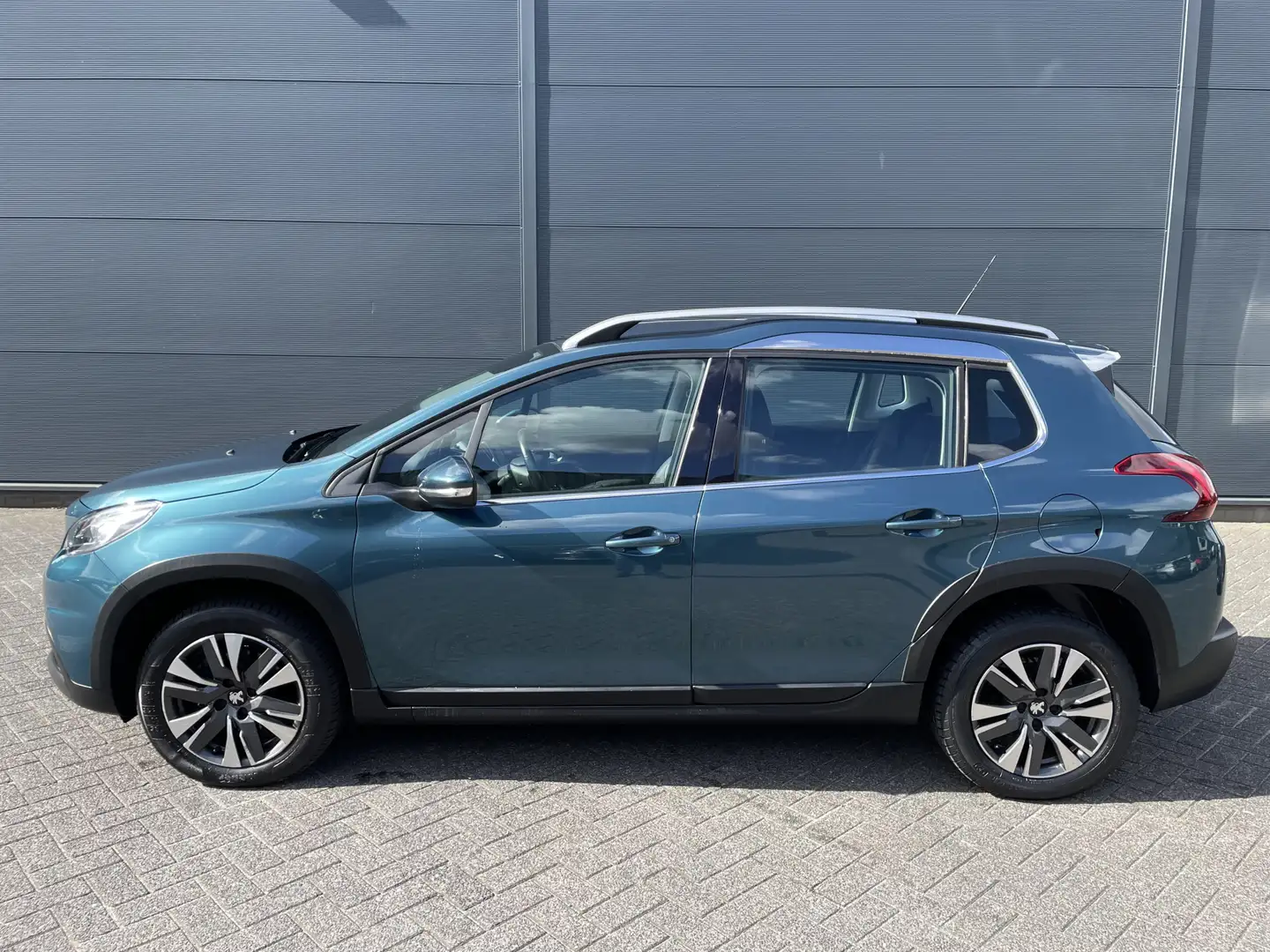 Peugeot 2008 130pk Allure (Navigatie - Automatische Airco - App Groen - 2