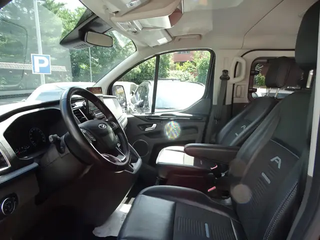 Ford Tourneo Custom view 10