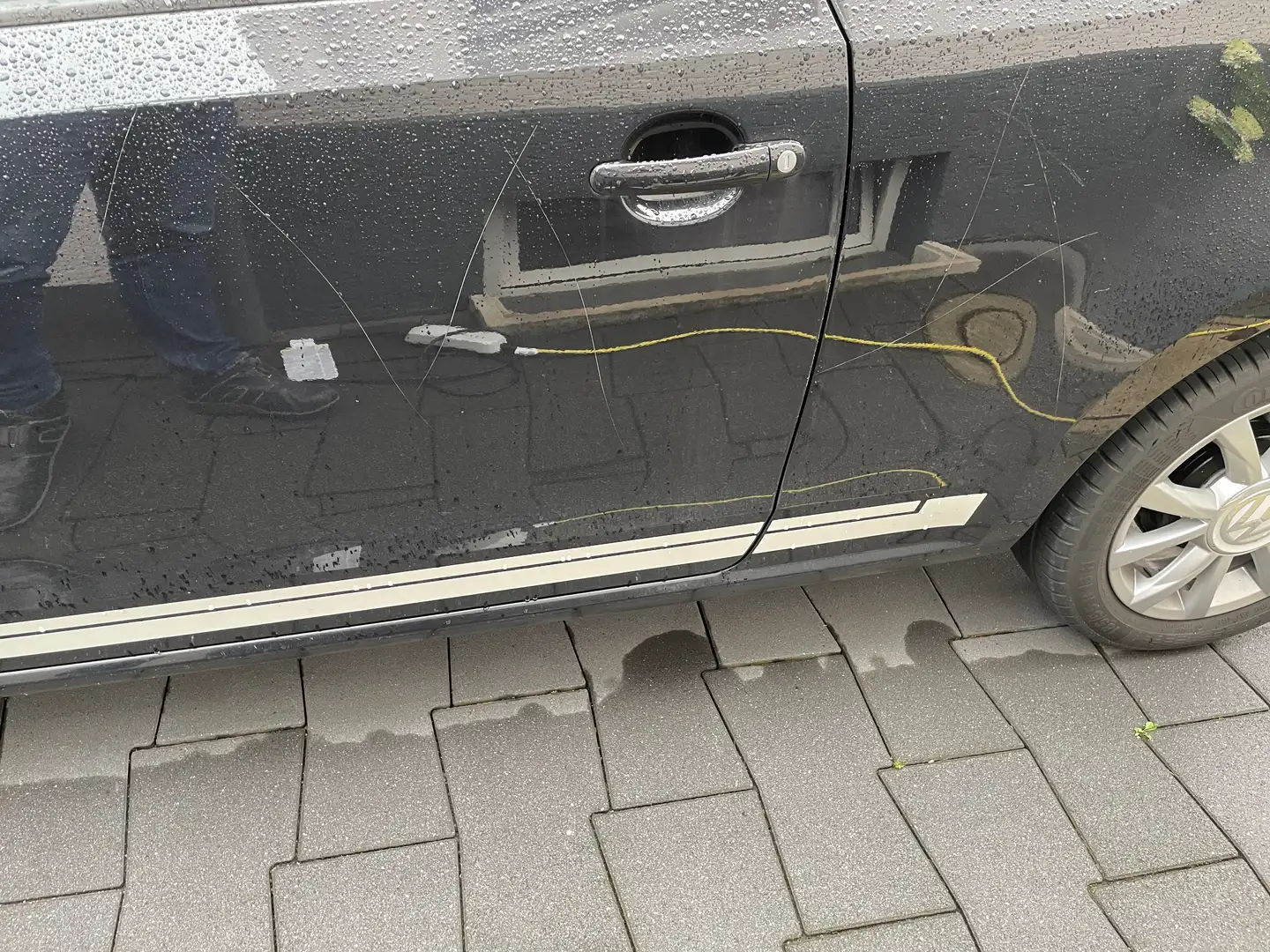 Volkswagen up! up! BlueMotion Technology club up! Schwarz - 1