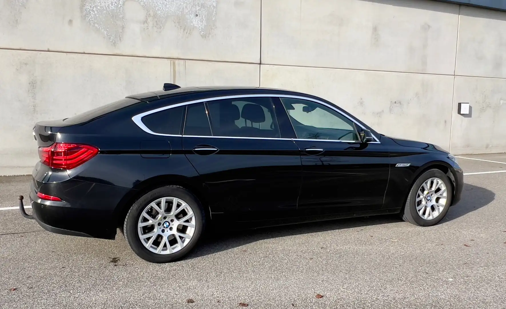 BMW 520 520d GT luxury Noir - 1