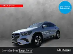 Mercedes-Benz GLA 180 Progressive/Multibeam/AHK/EasyP/Kamera SHZ/Parktronic/KeylessGo/Klima/Styling/Telefon/MF Lenkrad/L R Sensor/Komfortsitze