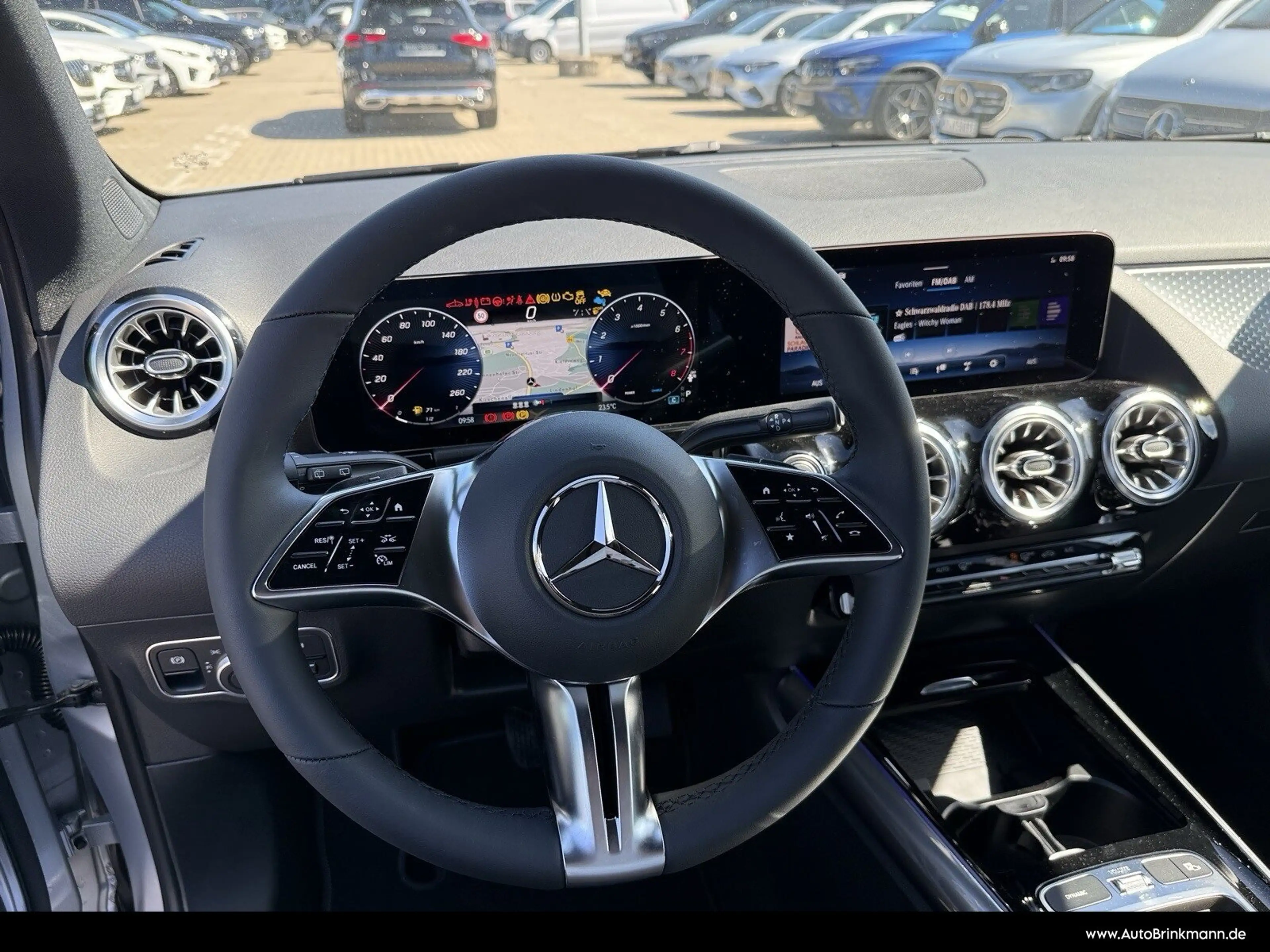 Mercedes-Benz GLA 180 GLA 180 Progressive/Multibeam/AHK/EasyP/Kamera SHZ — photo 12
