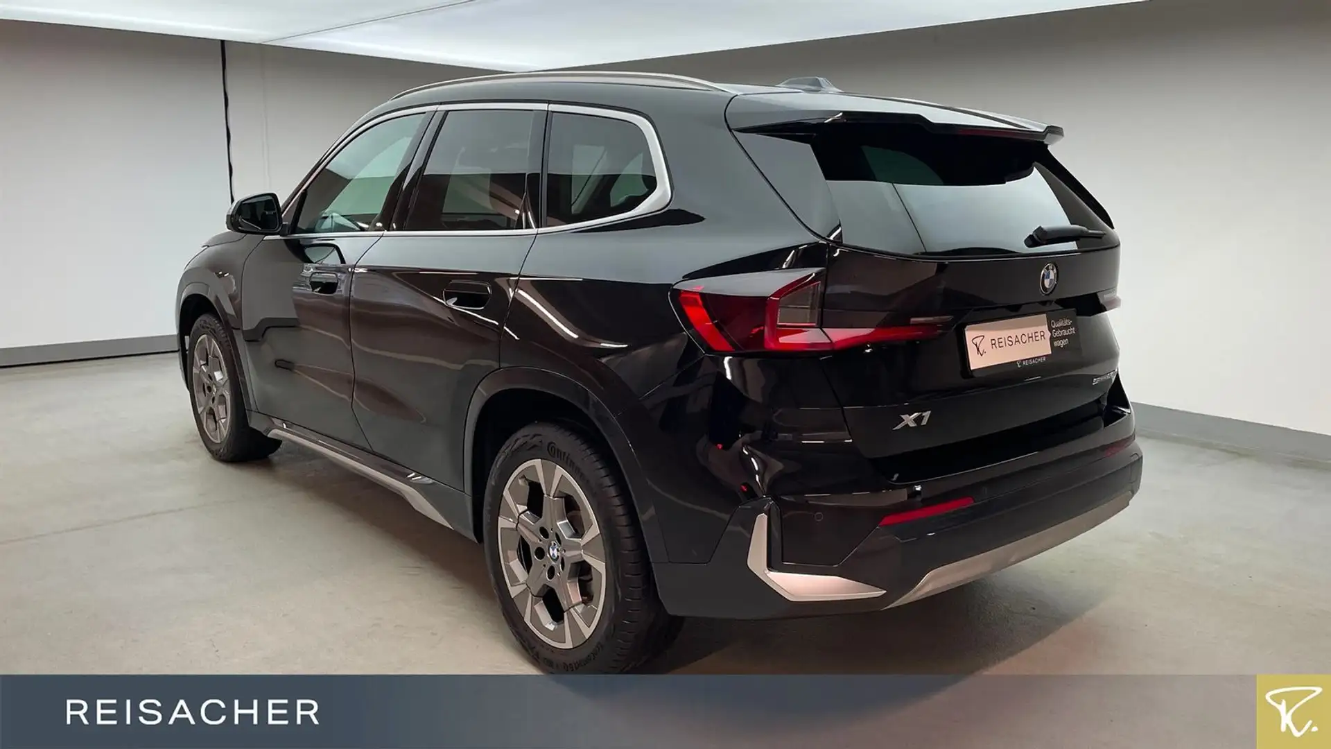 BMW X1 sDrive20i A Schwarz - 2