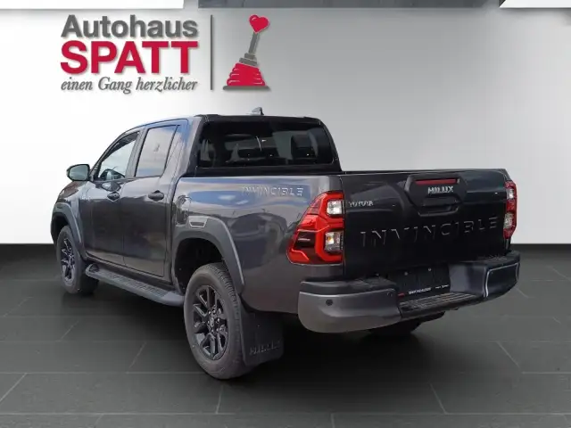 Toyota Hilux 2,8 DK Invincible 4WD Aut. 2026 !! Nova Befreiter Ansicht 3