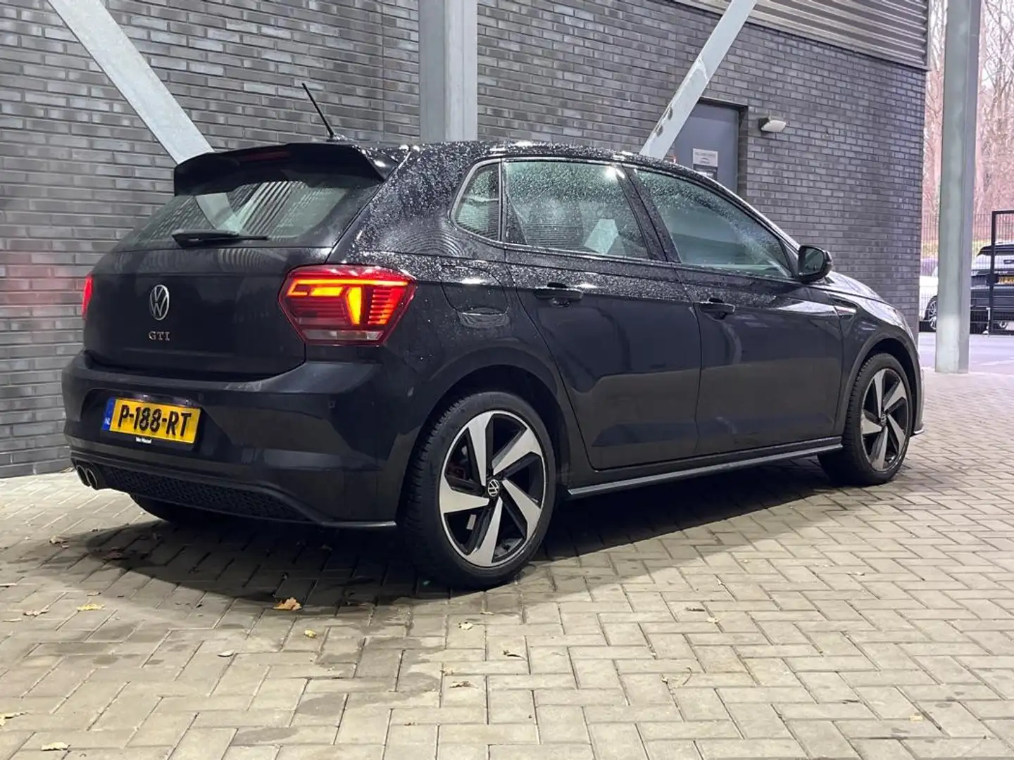 Volkswagen Polo GTI 2.0 TSI | Automaat | Stoelverwarming | 17 Inch | P Schwarz - 2