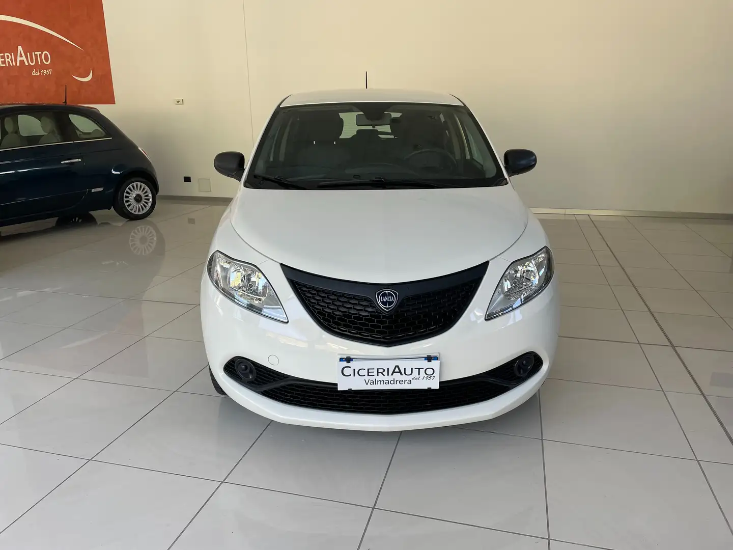 Lancia Ypsilon 1.0 FireFly 5 porte  Hybrid Silver Prezzo Libero Bianco - 2