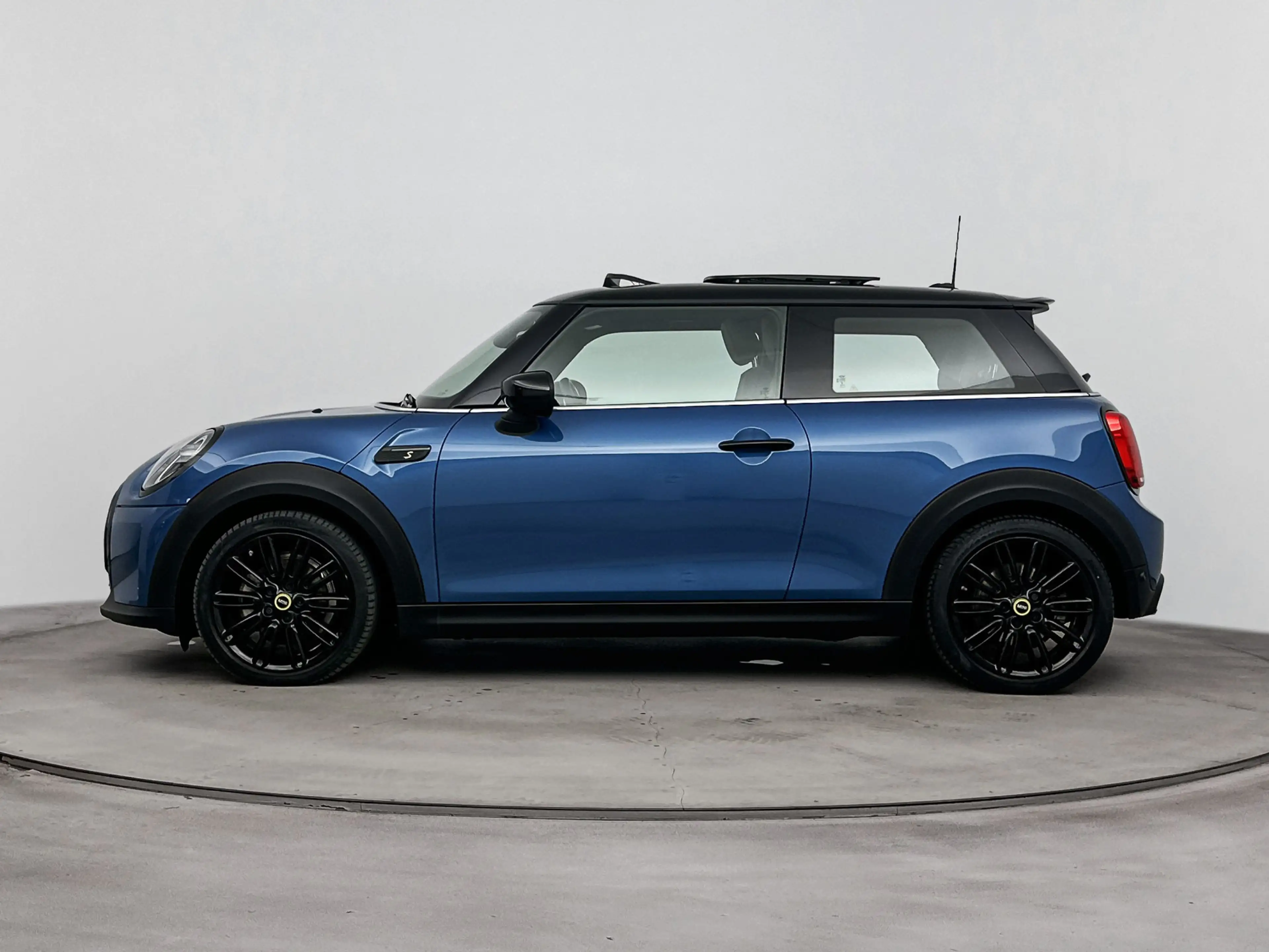 MINI Electric Classic / Panoramadak / Sportstoelen / LE — photo 2