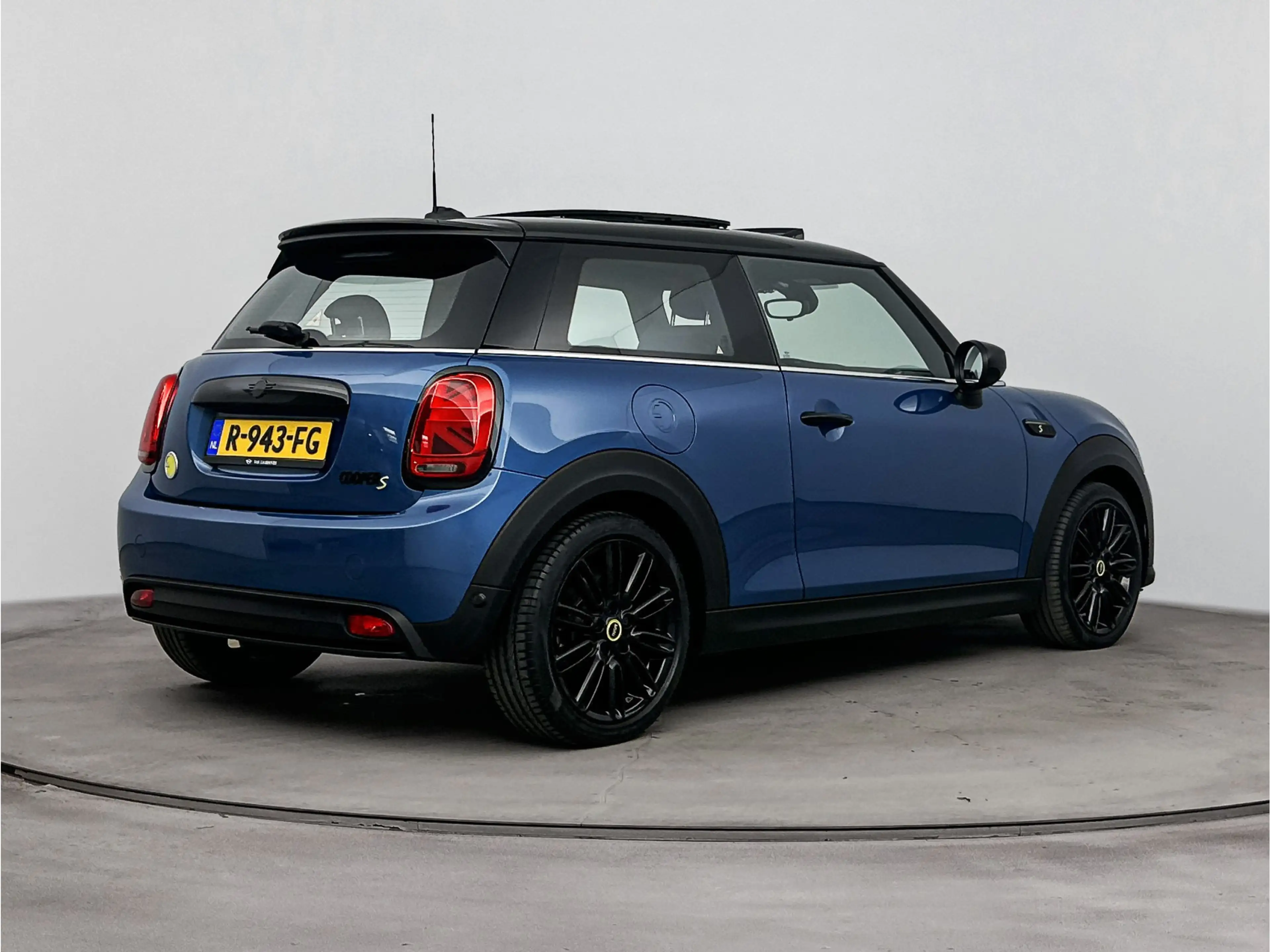 MINI Electric Classic / Panoramadak / Sportstoelen / LE — photo 4